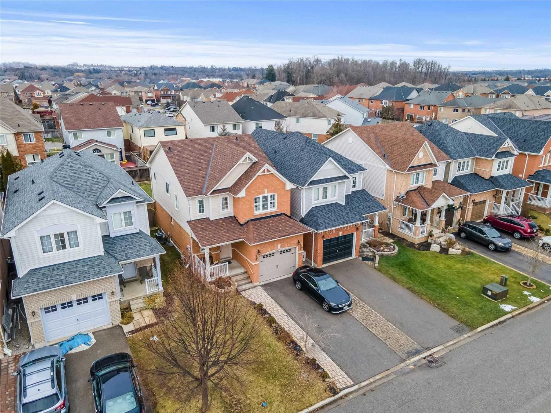 Beautiful 3 bedroom Entire detached home
