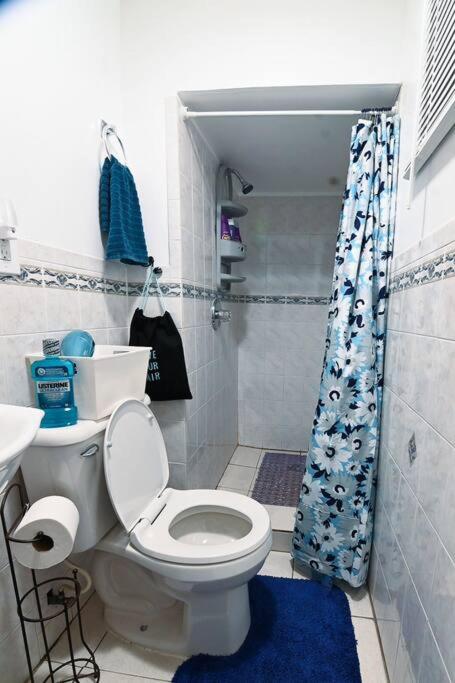 The Cove-Bed and Breakfast Style Unit with 3 bedrooms and Free Parking view 5
