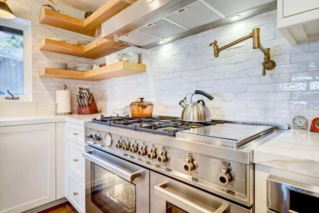 Newark Vacations - Buena Vista - Whole House - Property Image 1