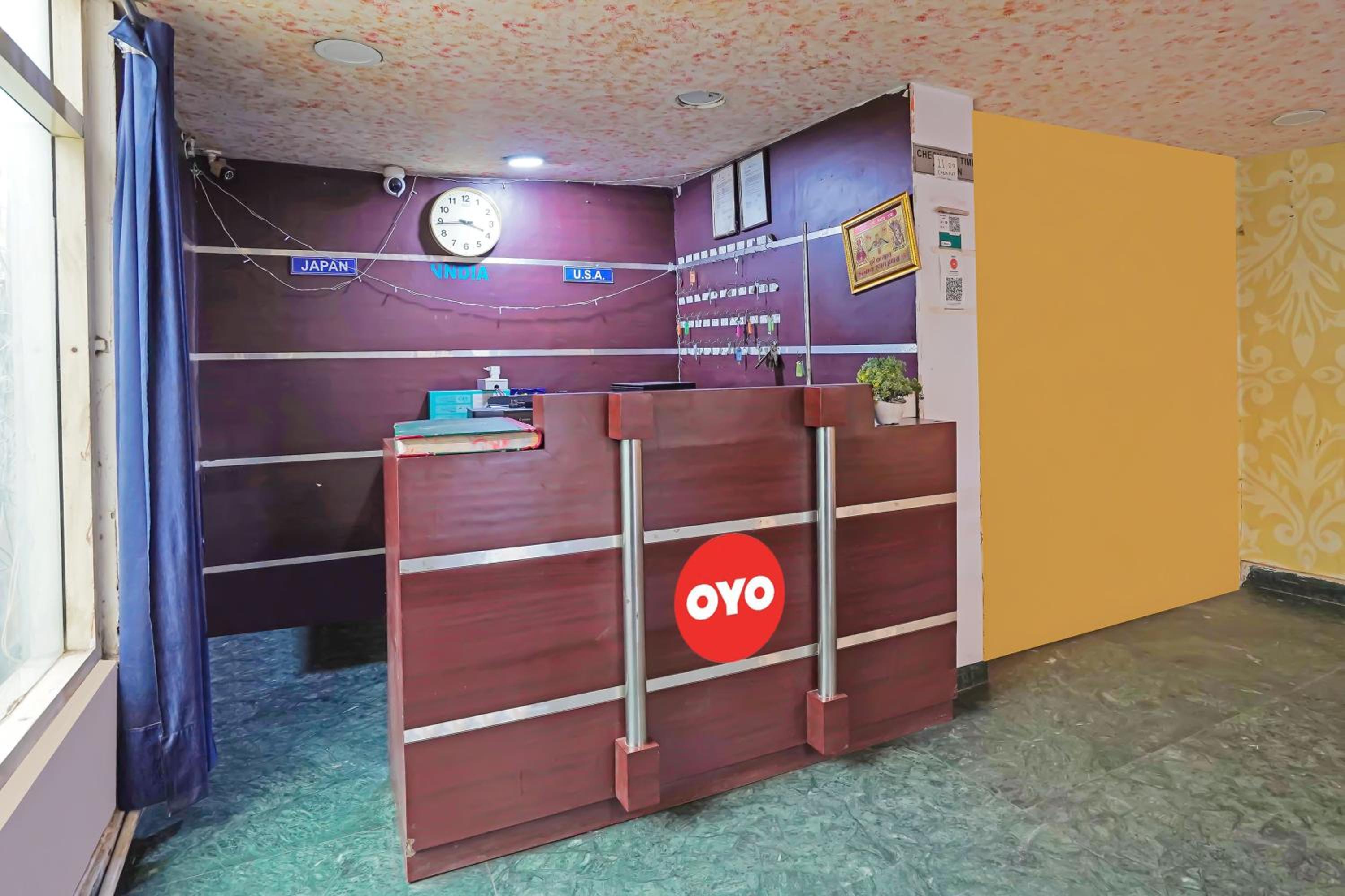 Lobby & Reception