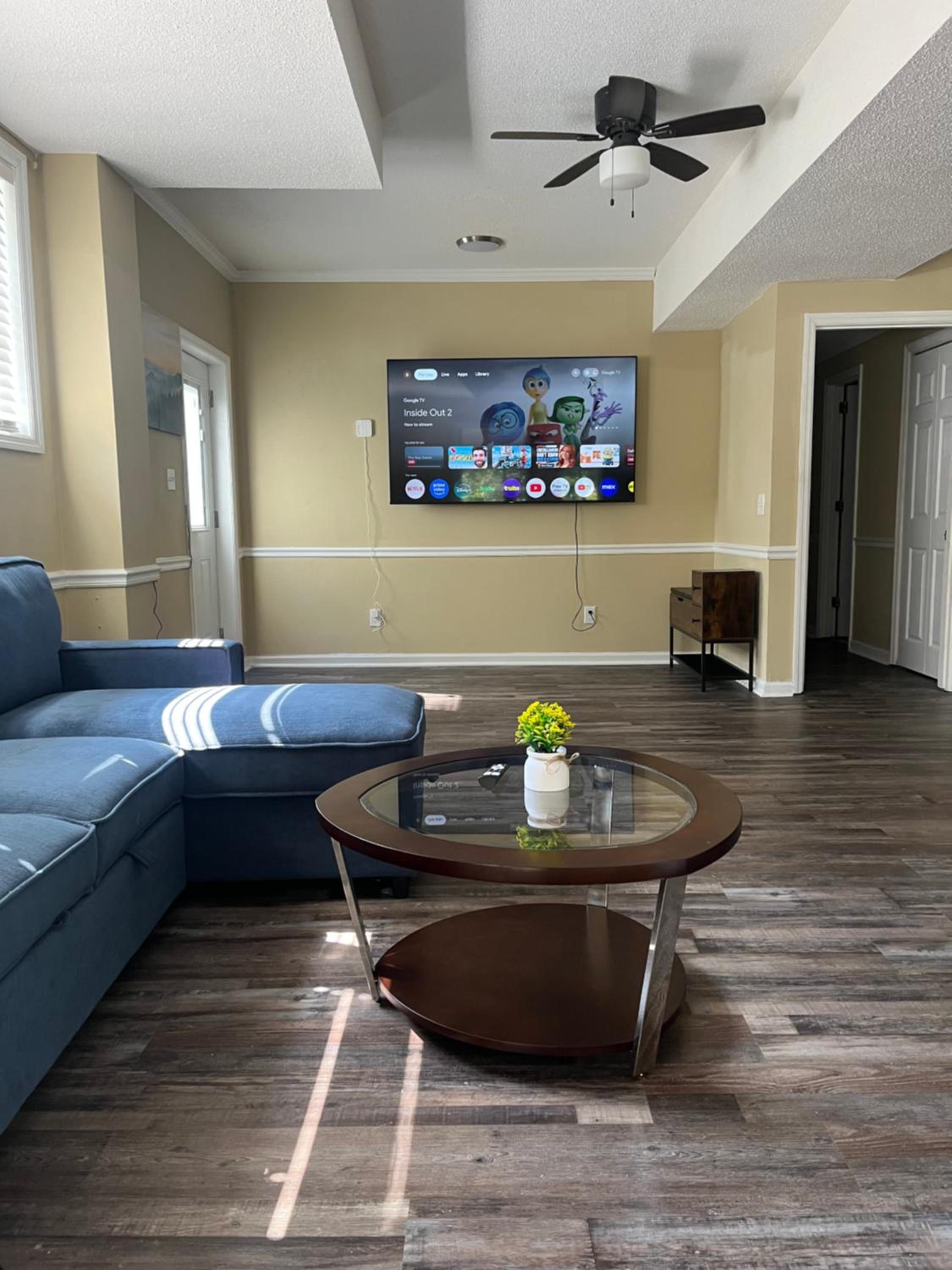 2BR private Duplex, quiet, central,remodeled view 4