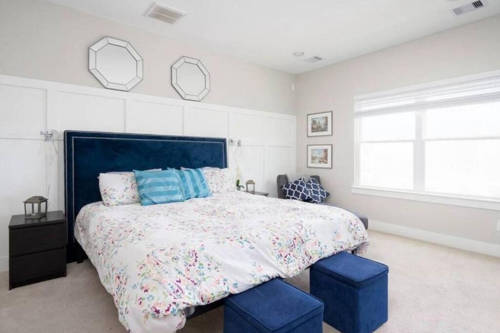 NEW, 3 Bedrooom Townhome In Downtown Houston Near Stadiums and Med Center view 3