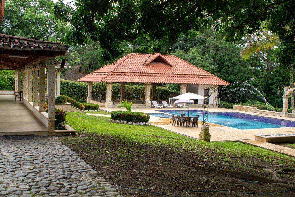 Casafinca Vacacional Villa María Sopetran