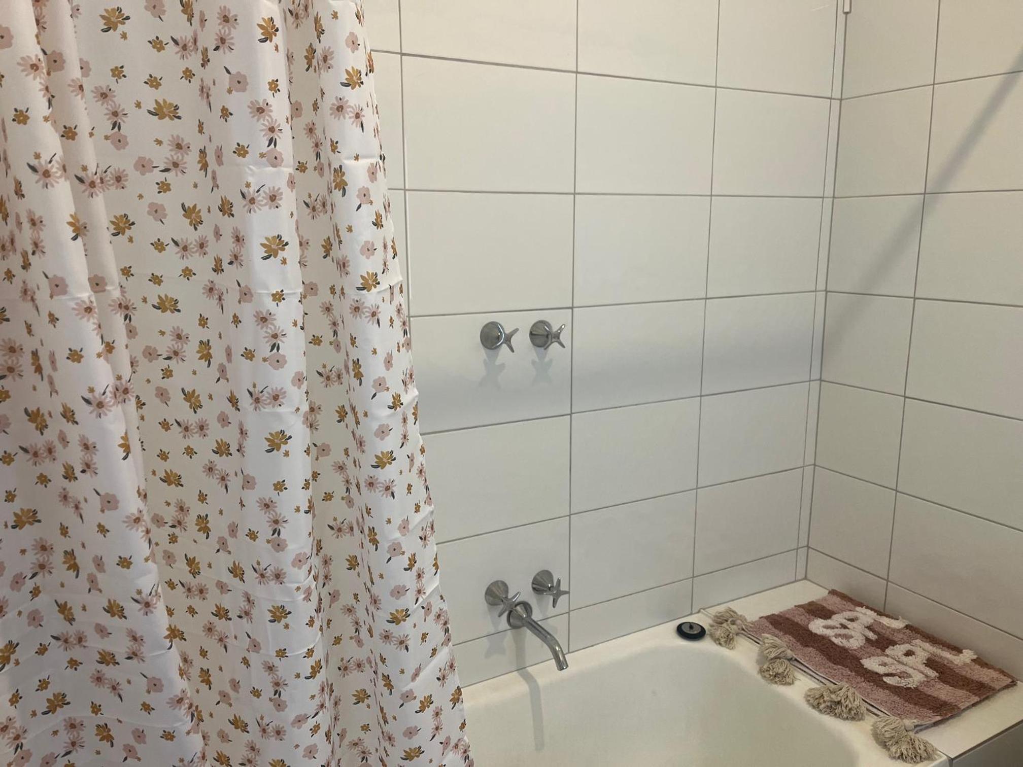 Cosy, historical & affordable one bedroom apartment, 5kms from Castlemaine, 2 kms from the Calder