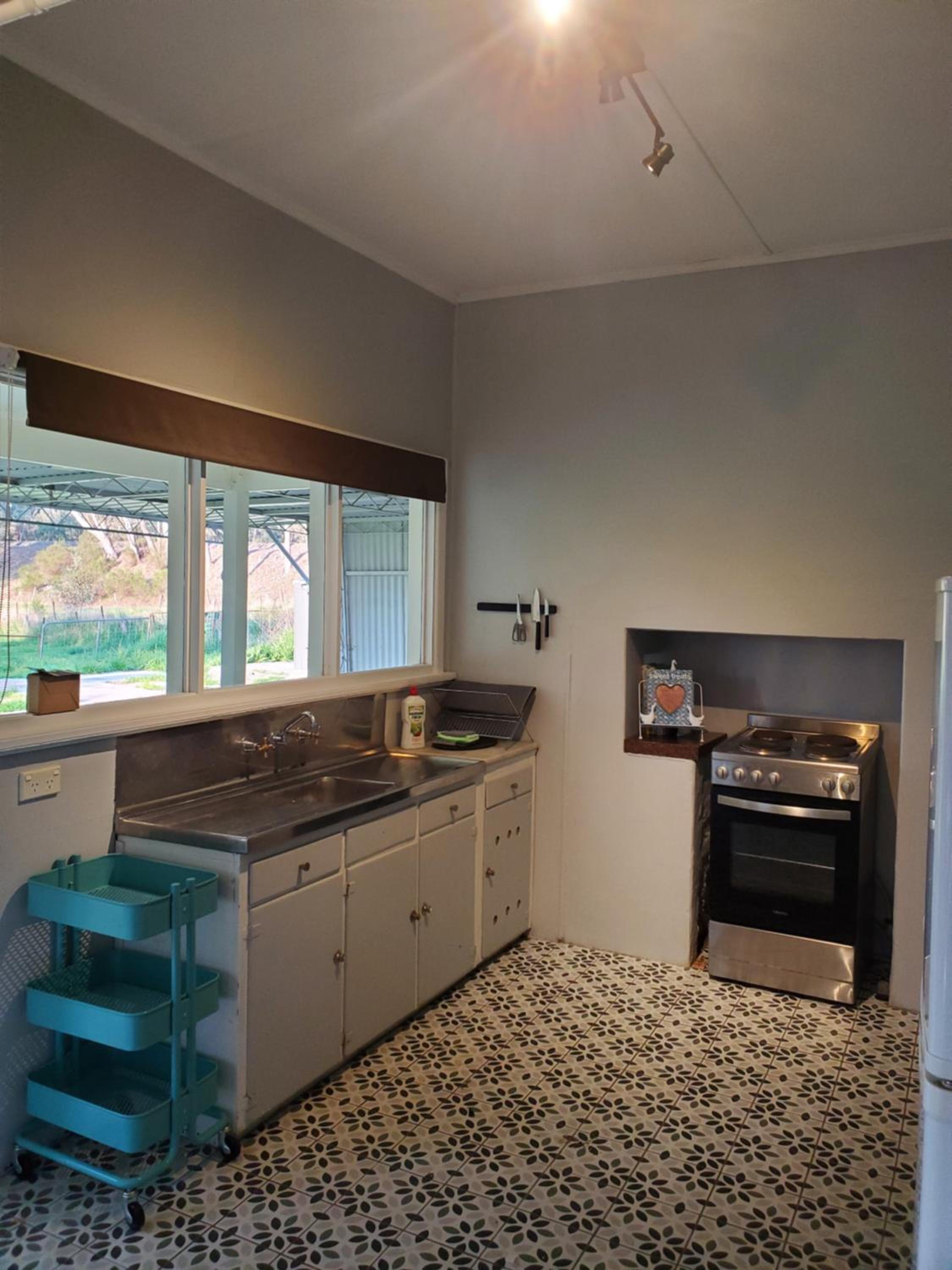Cosy, historical & affordable one bedroom apartment, 5kms from Castlemaine, 2 kms from the Calder