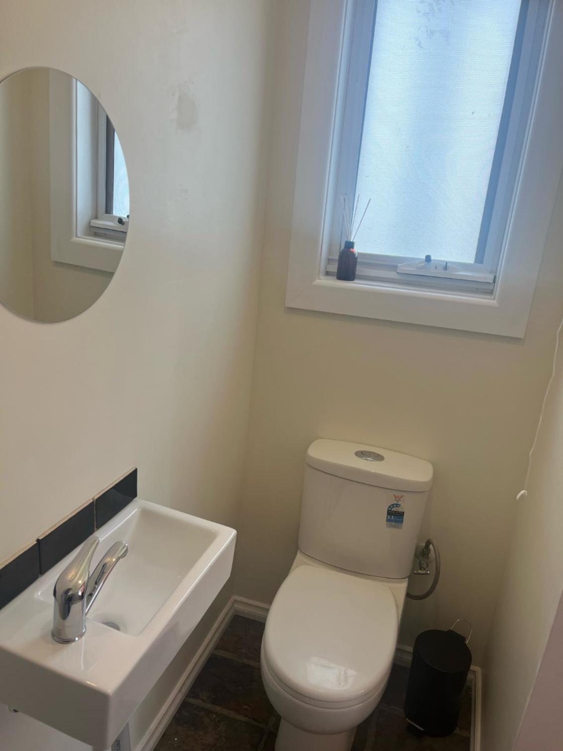 Cosy, historical & affordable one bedroom apartment, 5kms from Castlemaine, 2 kms from the Calder