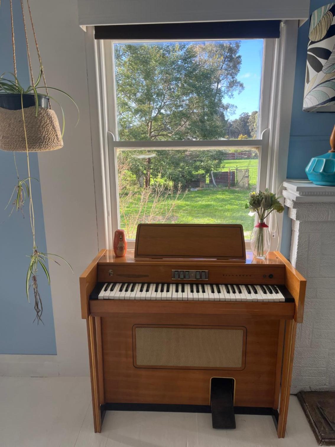 Cosy, historical & affordable one bedroom apartment, 5kms from Castlemaine, 2 kms from the Calder
