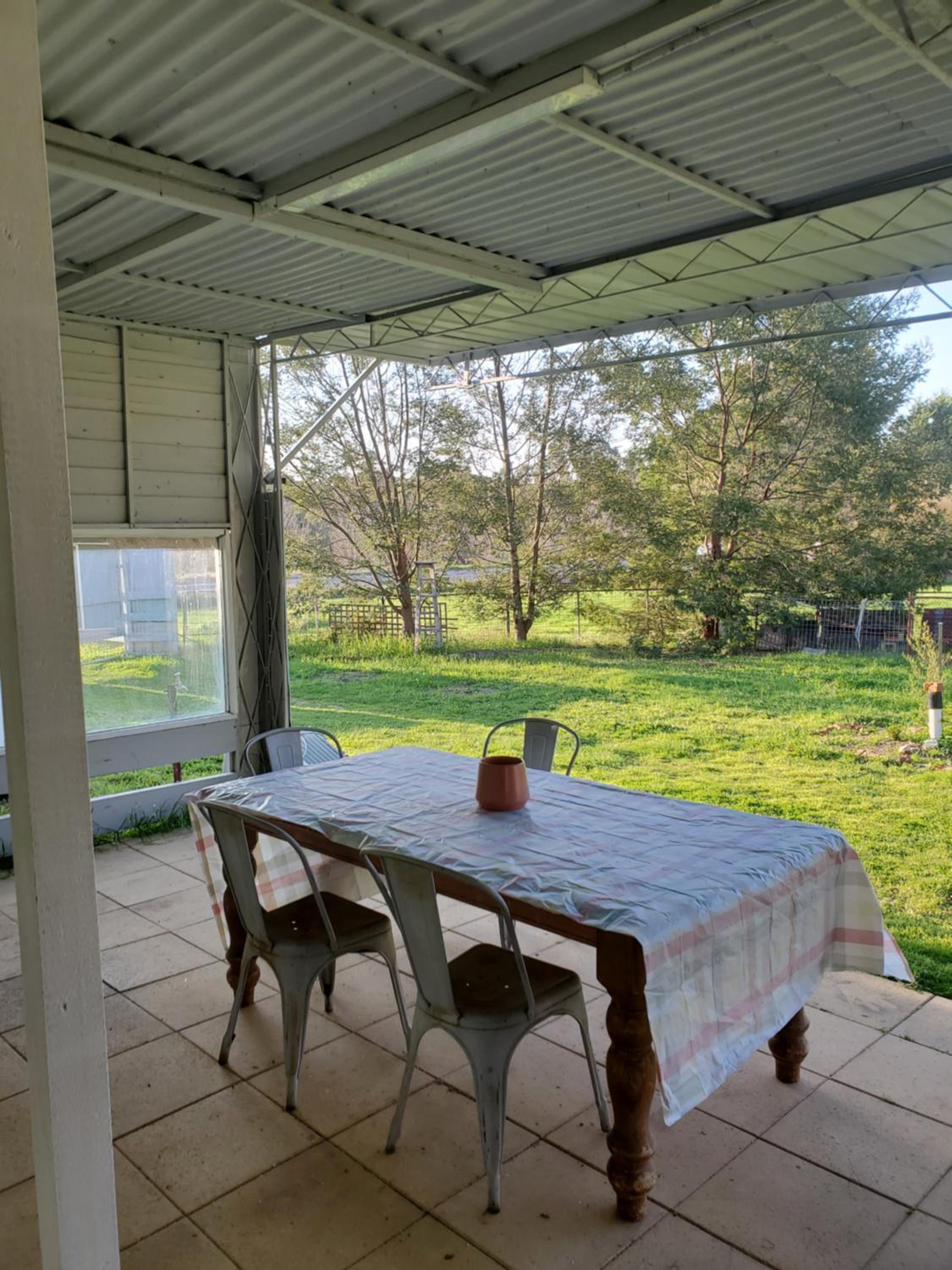 Cosy, historical & affordable one bedroom apartment, 5kms from Castlemaine, 2 kms from the Calder