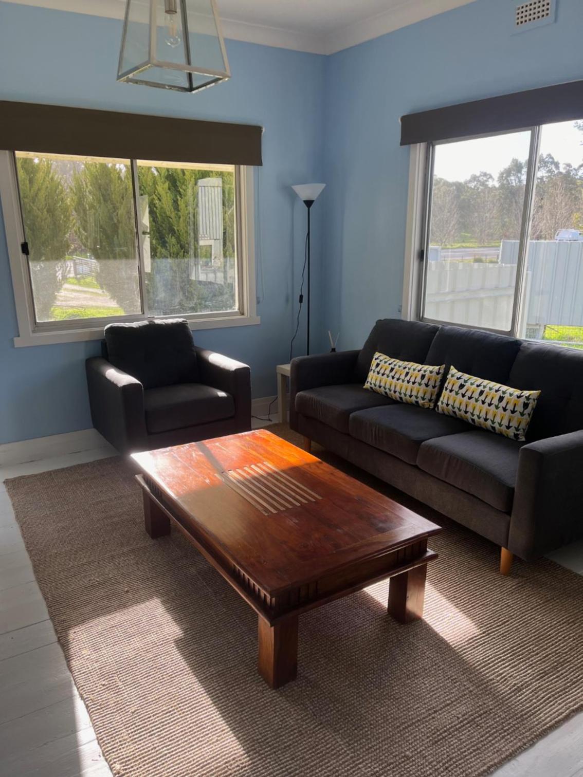 Cosy, historical & affordable one bedroom apartment, 5kms from Castlemaine, 2 kms from the Calder