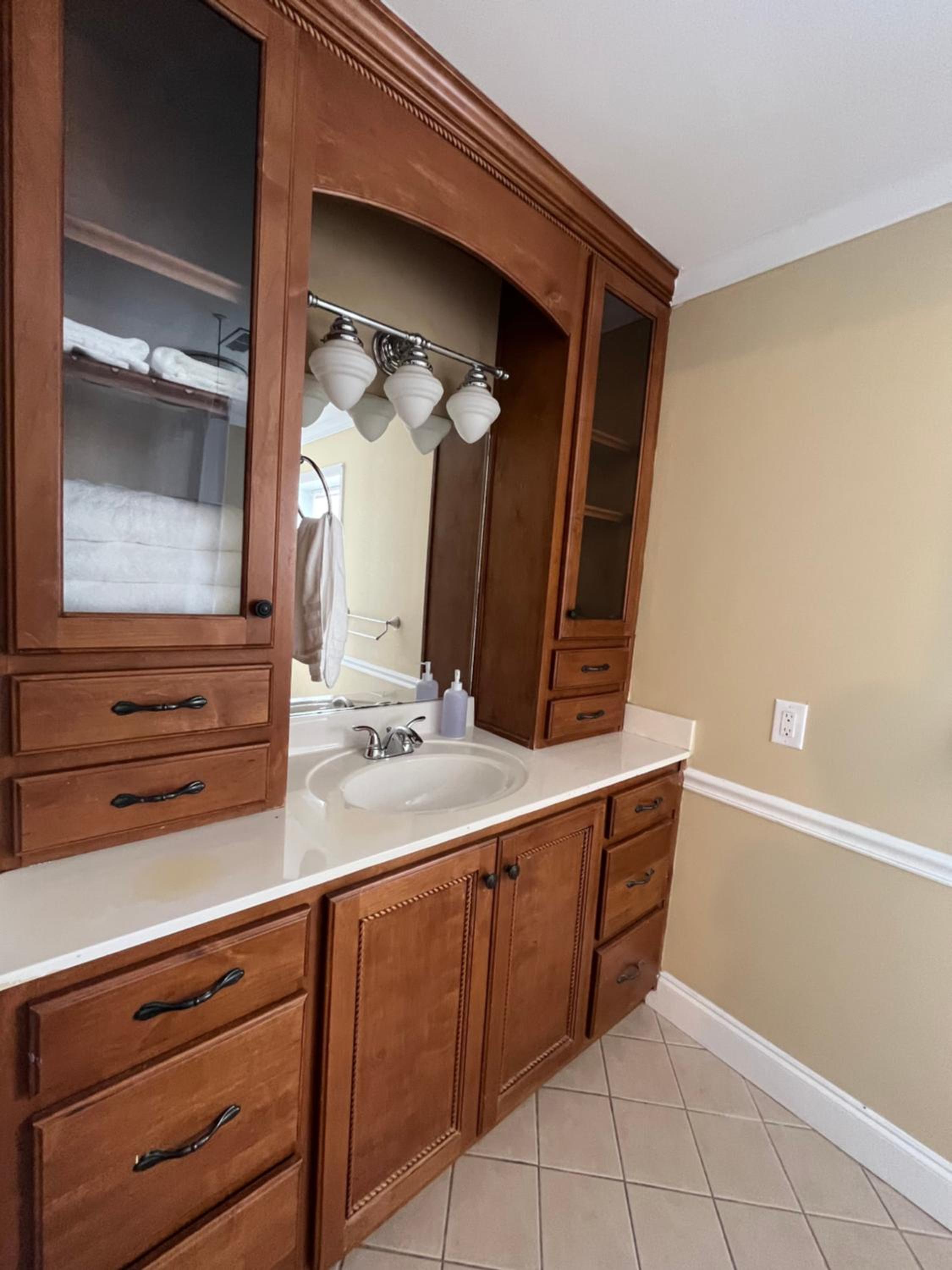 4-bedroom Duplex with AC and WiFi in Dalton GA view 4