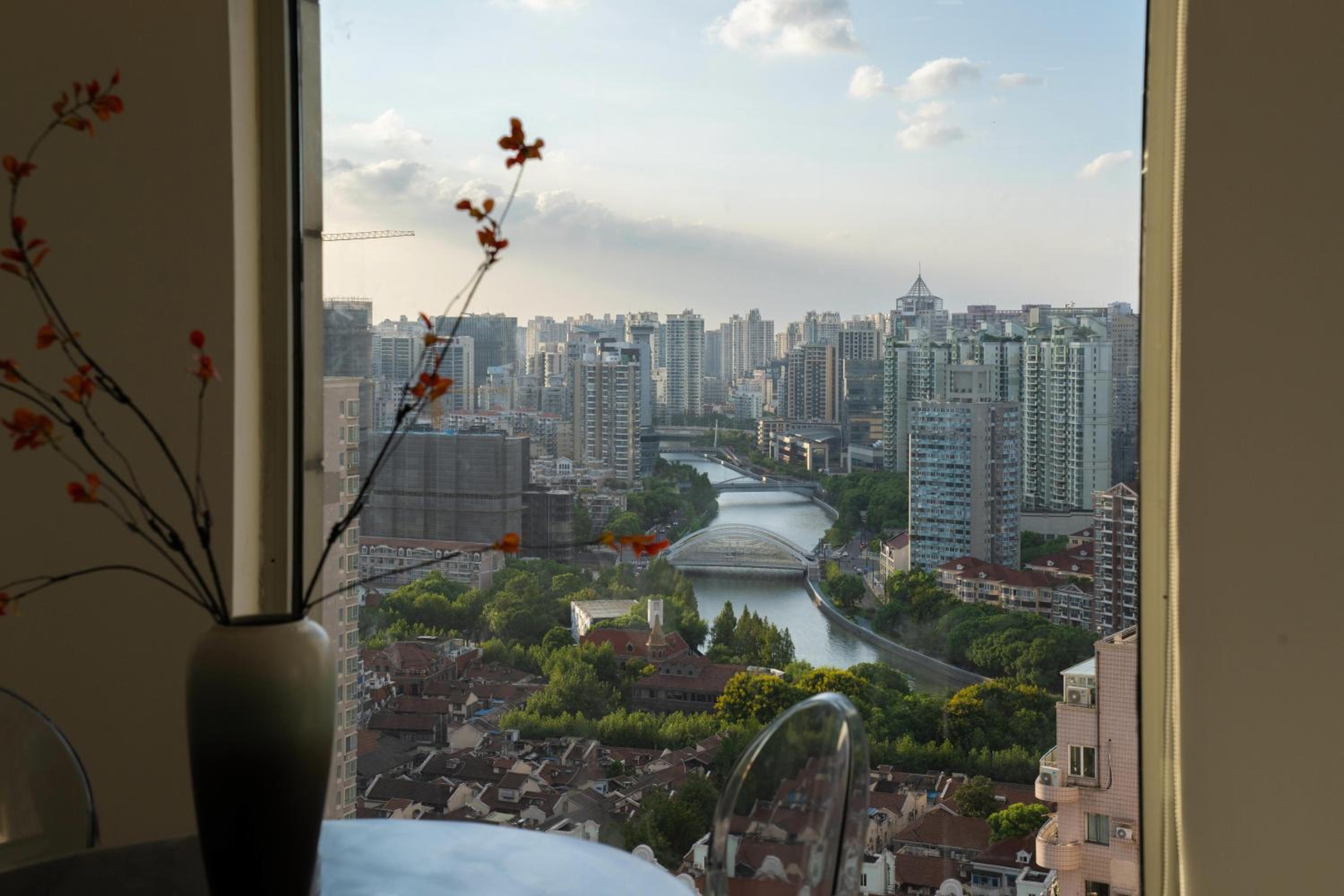 Yi Du Home with Double Views-At West Nanjing Road, Near Metro, Cards OK