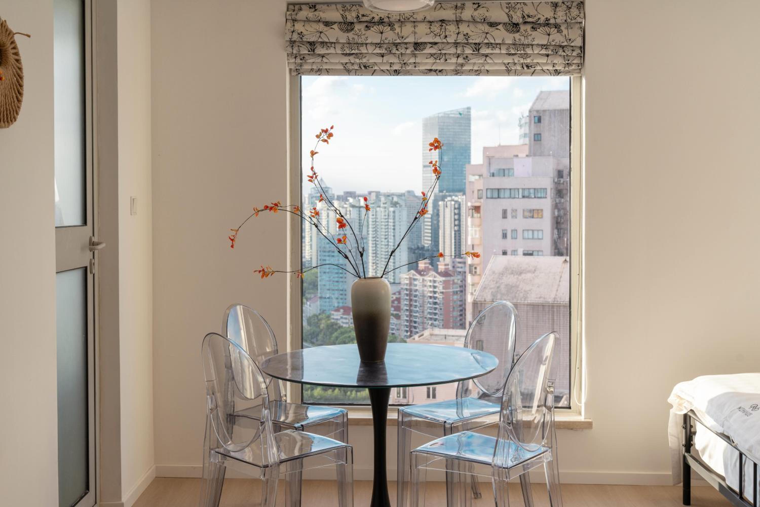 Yi Du Home with Double Views-At West Nanjing Road, Near Metro, Cards OK
