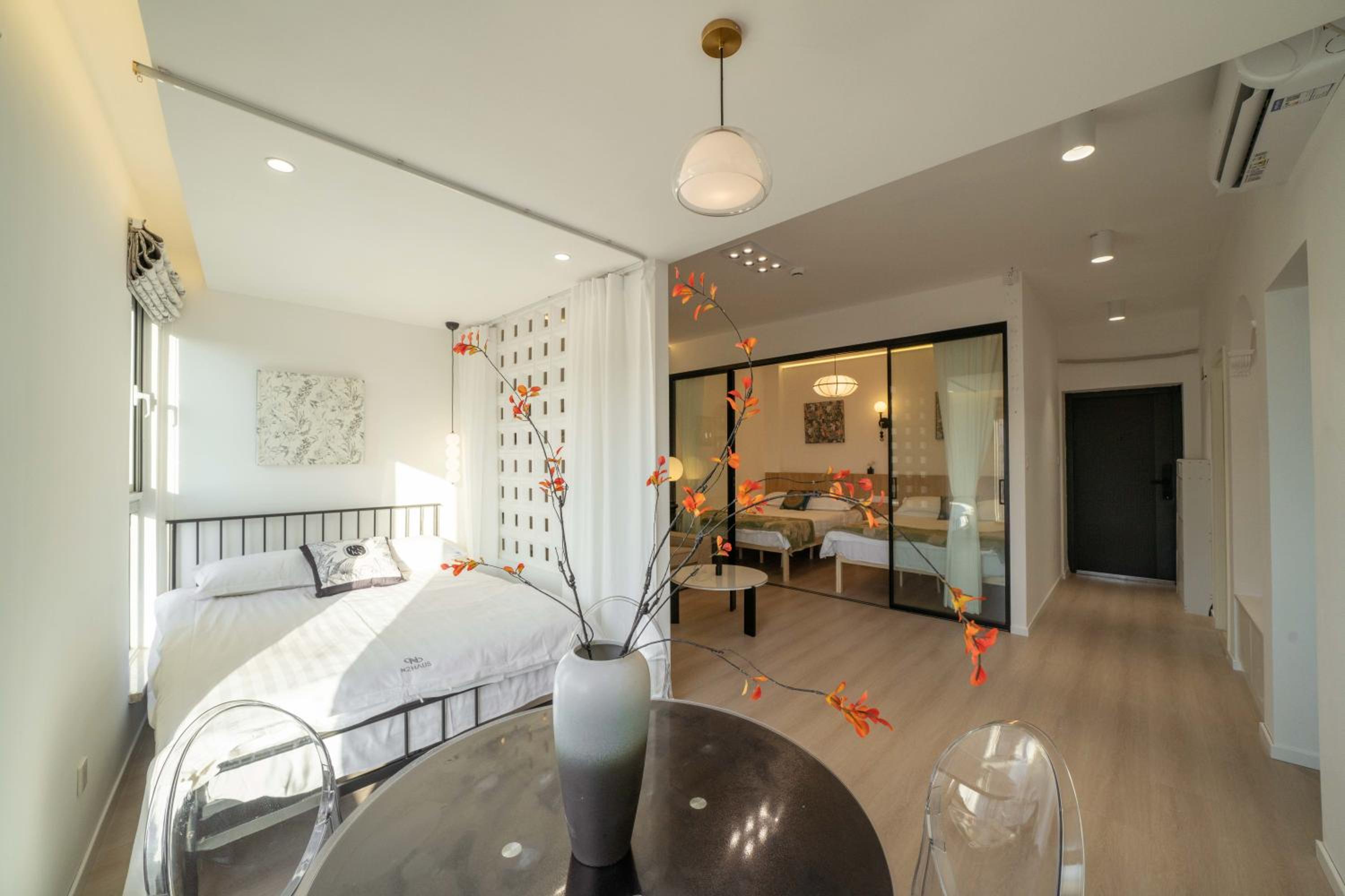 Yi Du Home with Double Views-At West Nanjing Road, Near Metro, Cards OK