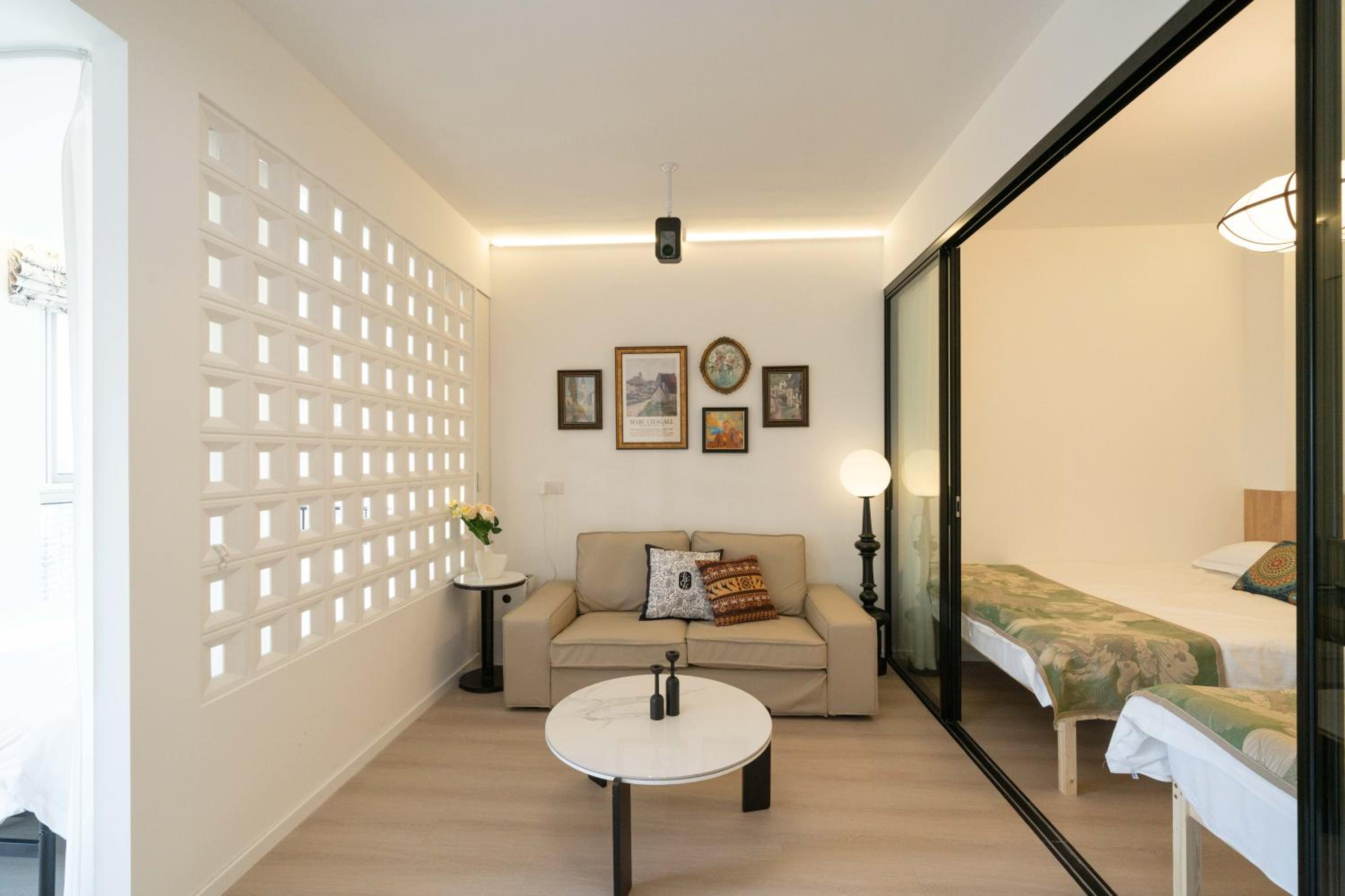Yi Du Home with Double Views-At West Nanjing Road, Near Metro, Cards OK
