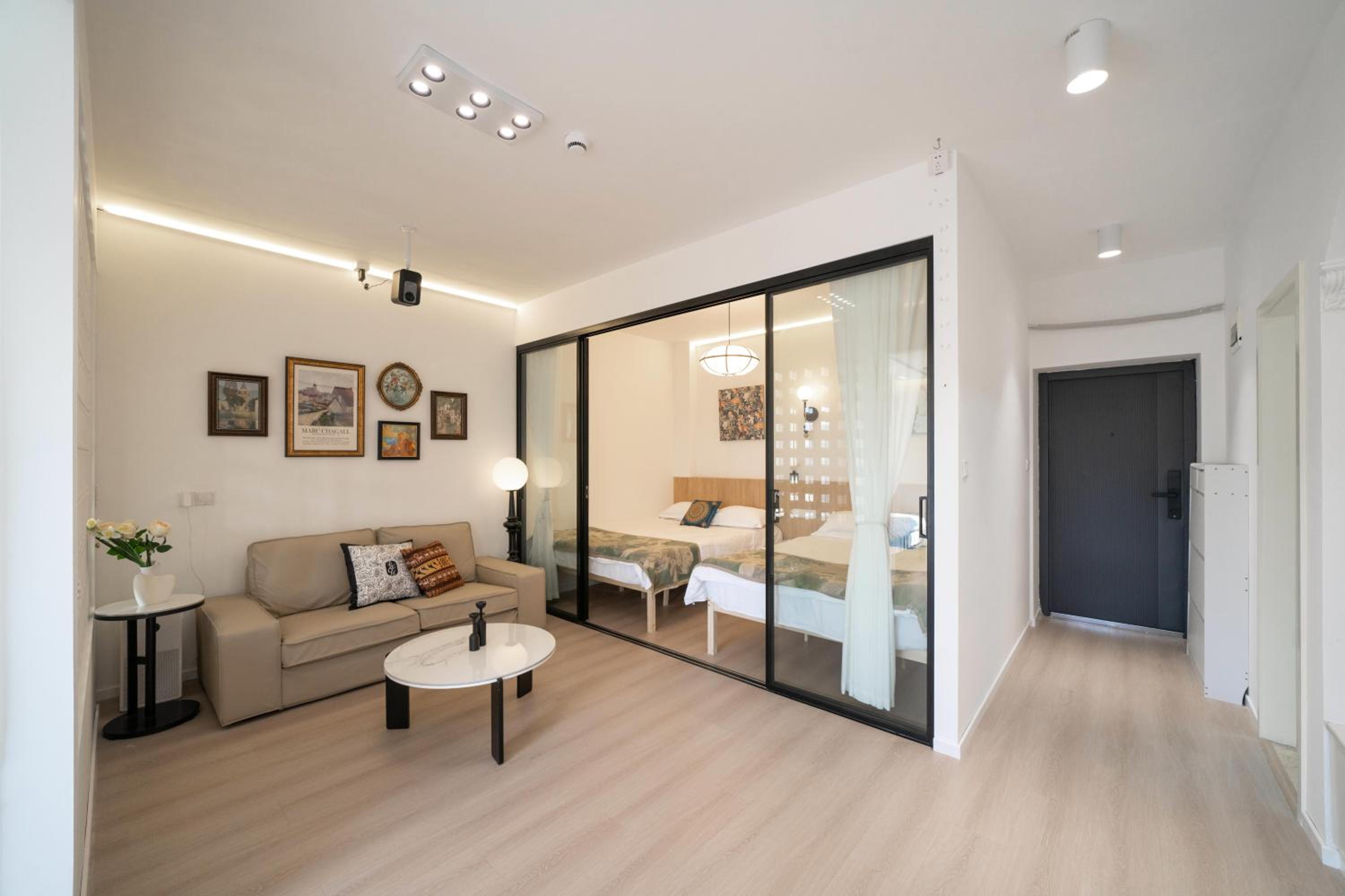 Yi Du Home with Double Views-At West Nanjing Road, Near Metro, Cards OK