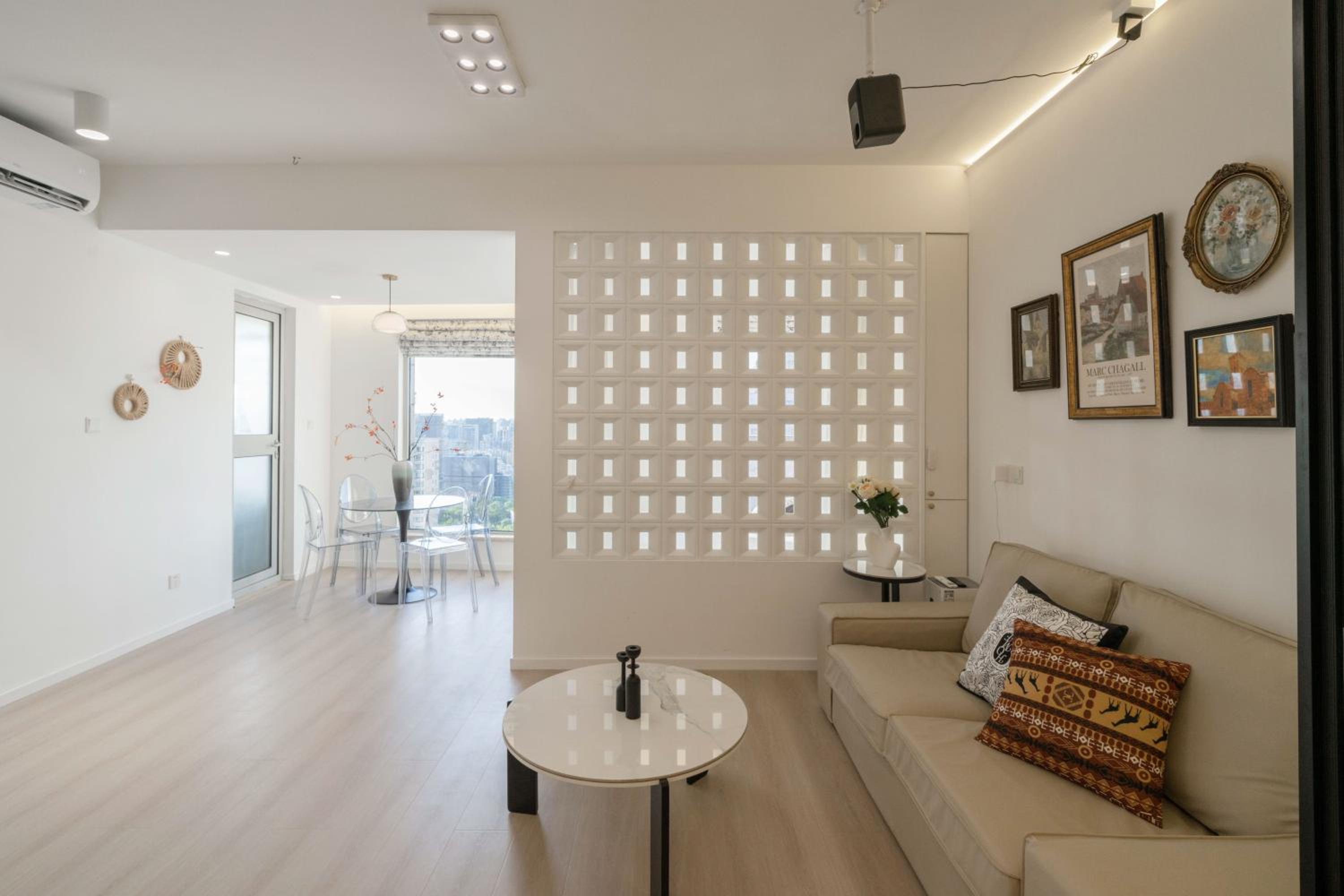 Yi Du Home with Double Views-At West Nanjing Road, Near Metro, Cards OK