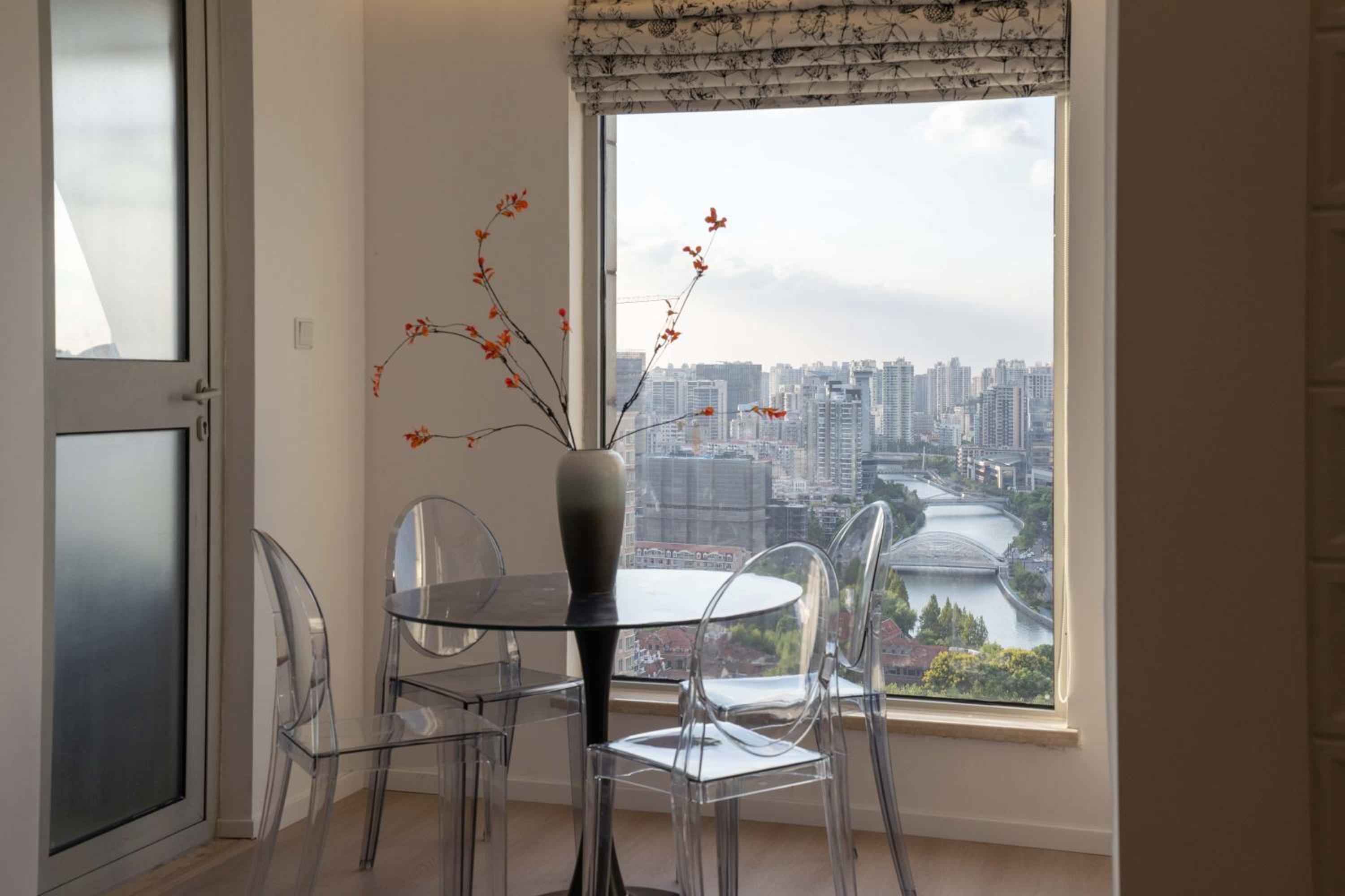 Yi Du Home with Double Views-At West Nanjing Road, Near Metro, Cards OK