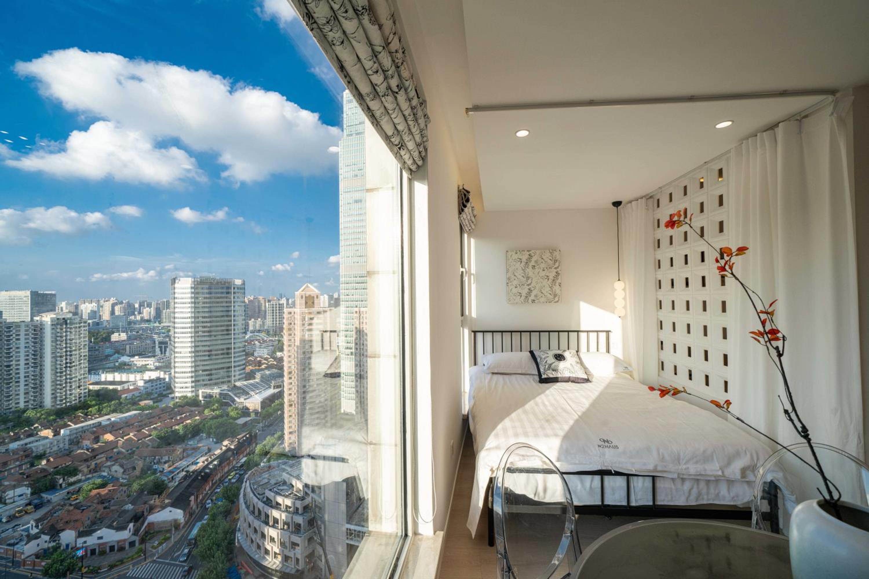 Yi Du Home with Double Views-At West Nanjing Road, Near Metro, Cards OK