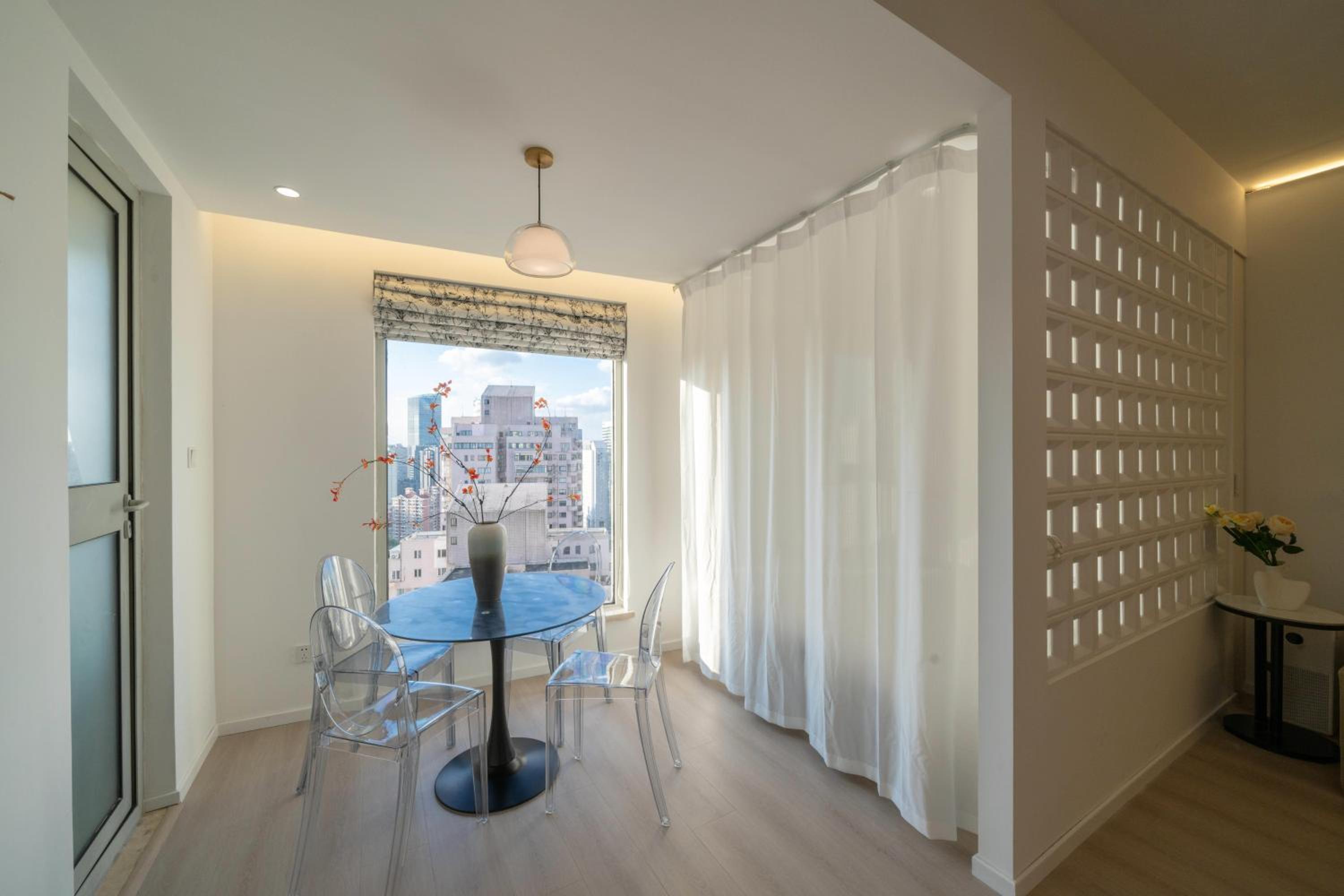 Yi Du Home with Double Views-At West Nanjing Road, Near Metro, Cards OK