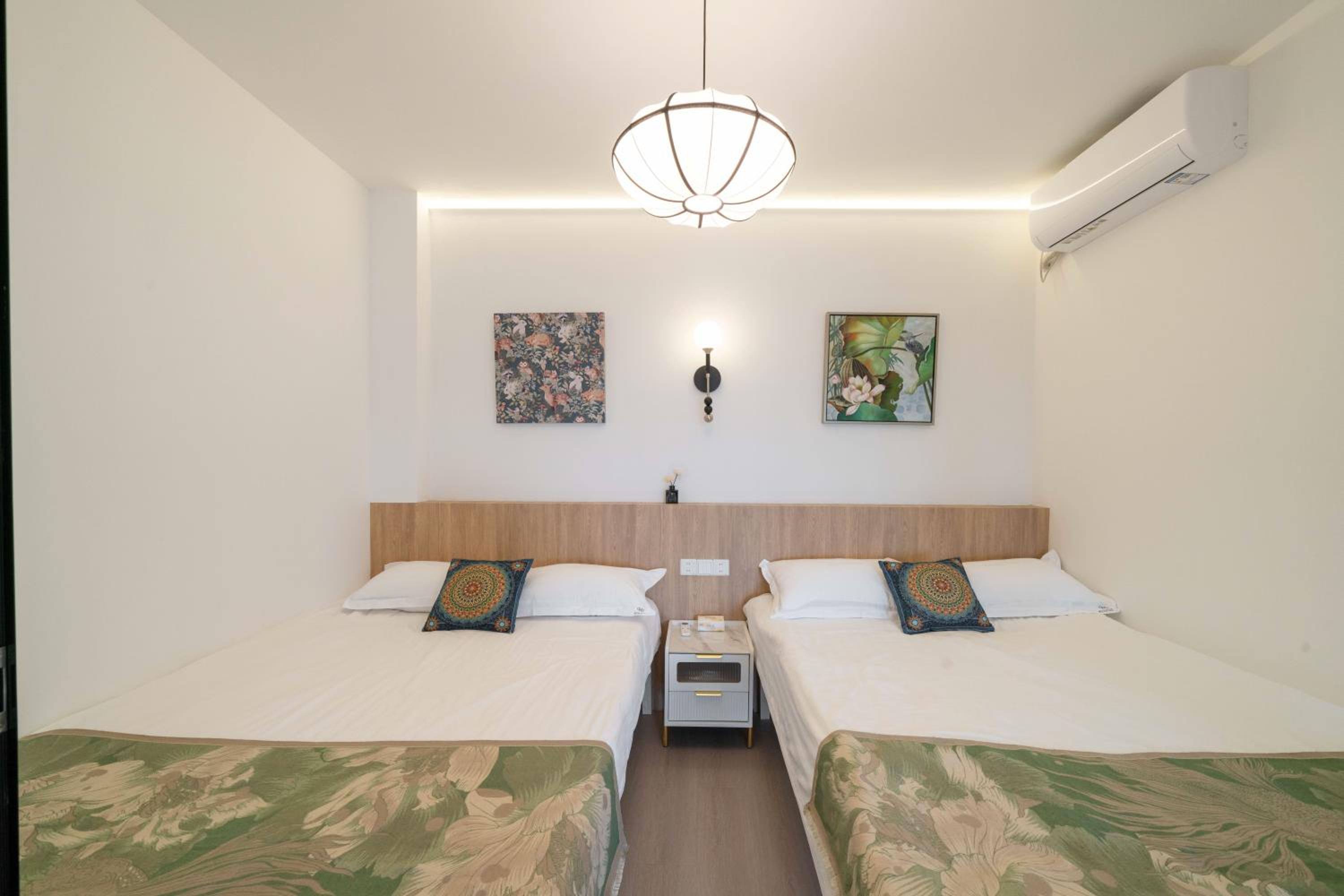 Yi Du Home with Double Views-At West Nanjing Road, Near Metro, Cards OK