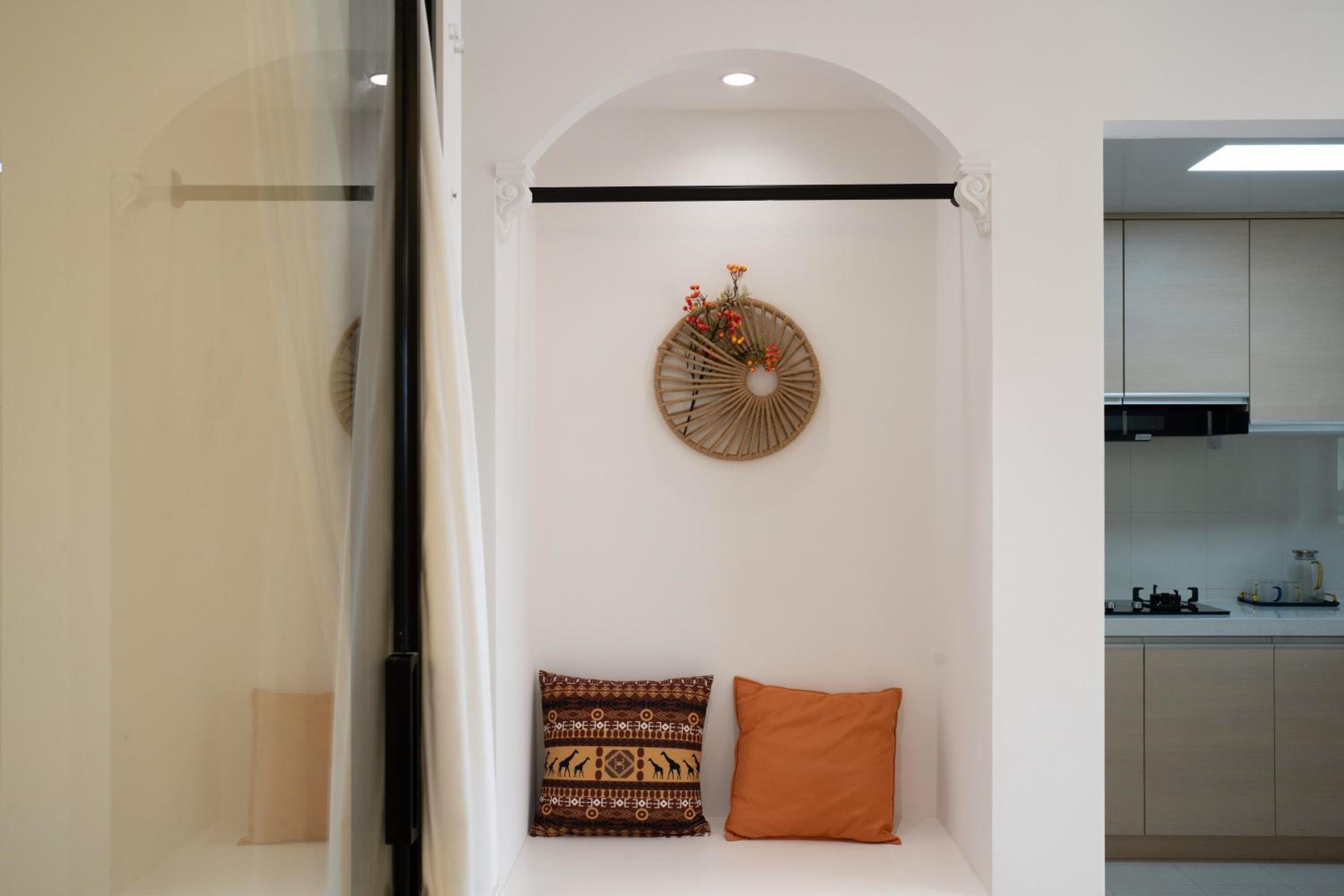 Yi Du Home with Double Views-At West Nanjing Road, Near Metro, Cards OK