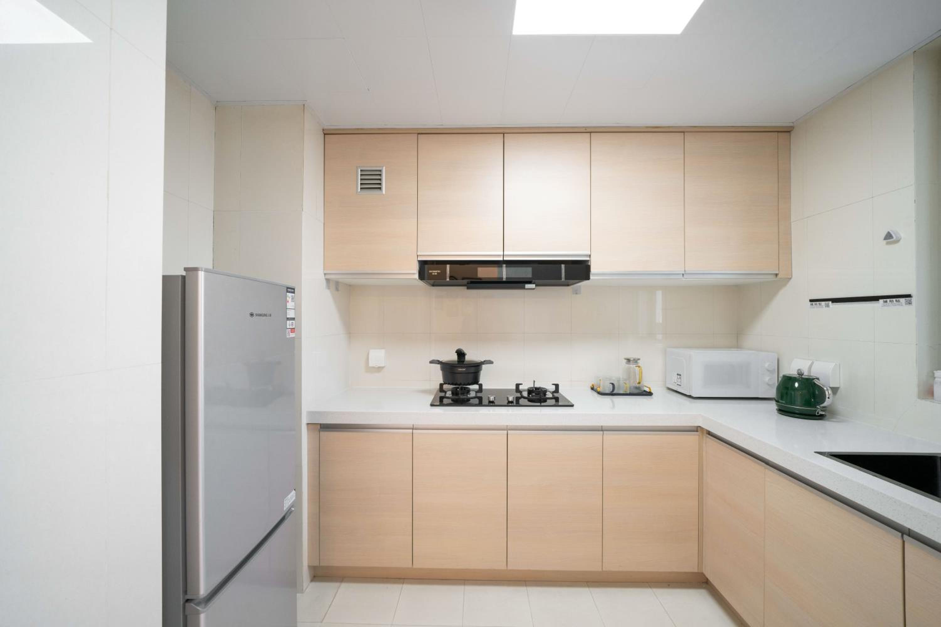 Yi Du Home with Double Views-At West Nanjing Road, Near Metro, Cards OK
