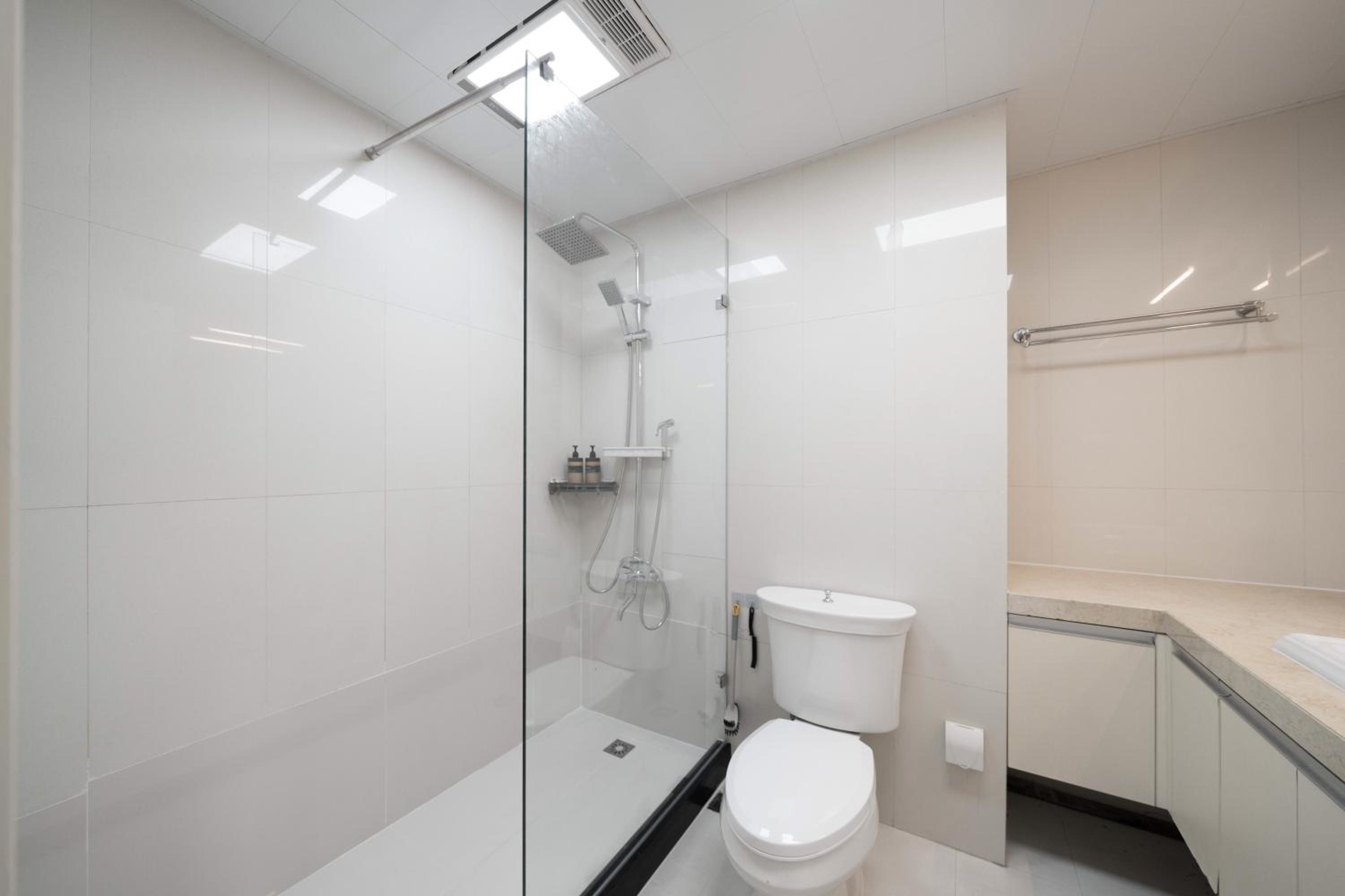 Yi Du Home with Double Views-At West Nanjing Road, Near Metro, Cards OK