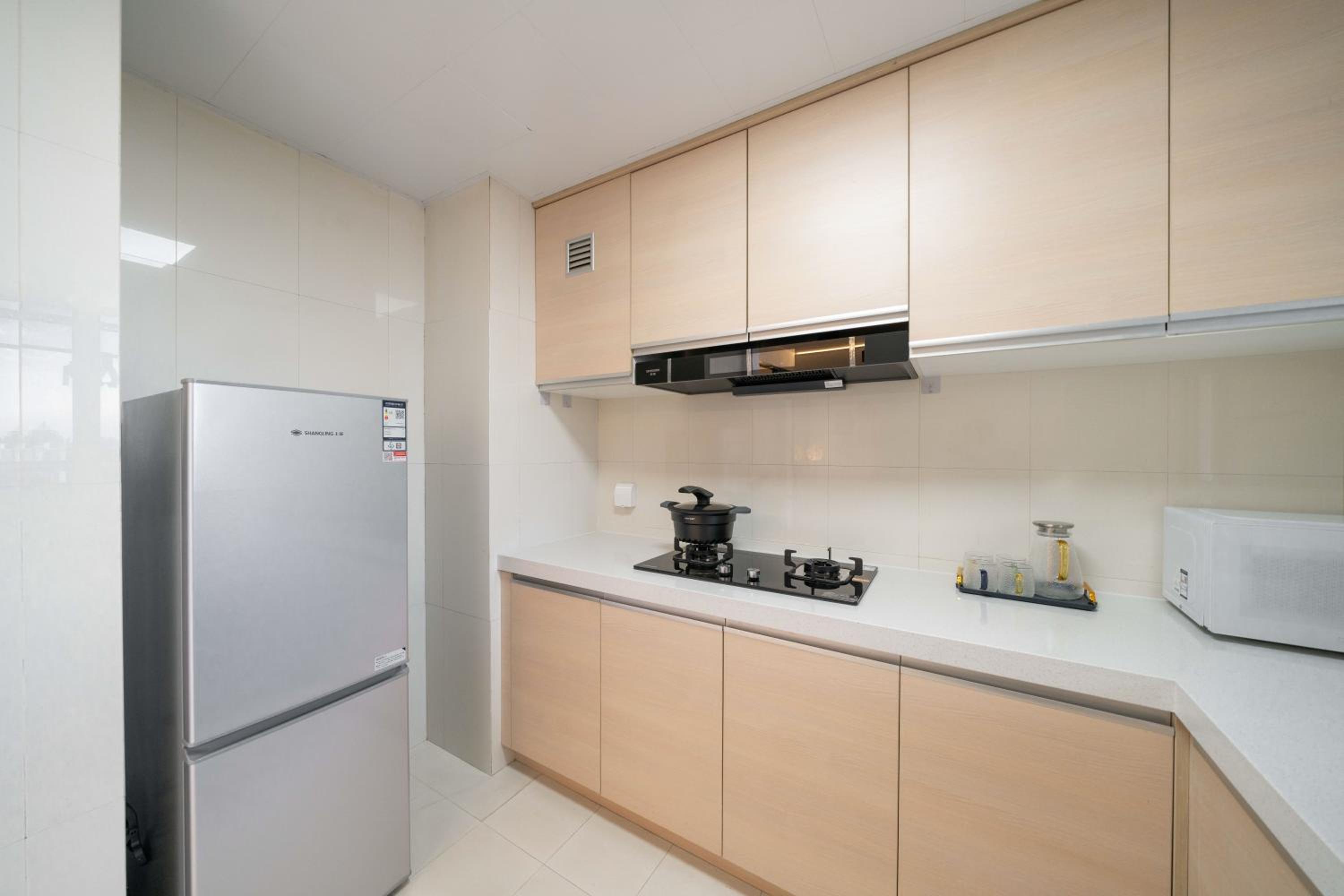 Yi Du Home with Double Views-At West Nanjing Road, Near Metro, Cards OK
