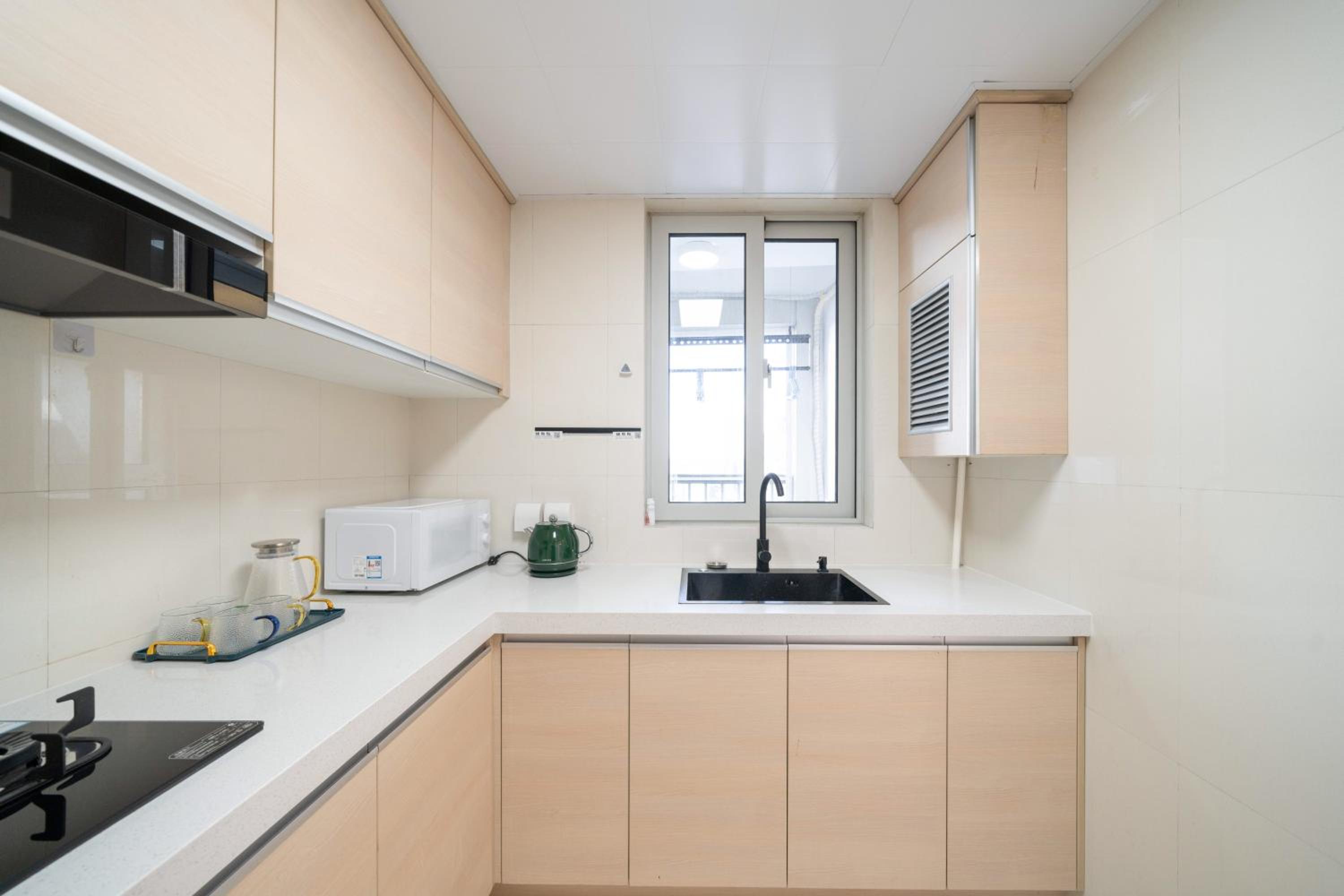 Yi Du Home with Double Views-At West Nanjing Road, Near Metro, Cards OK