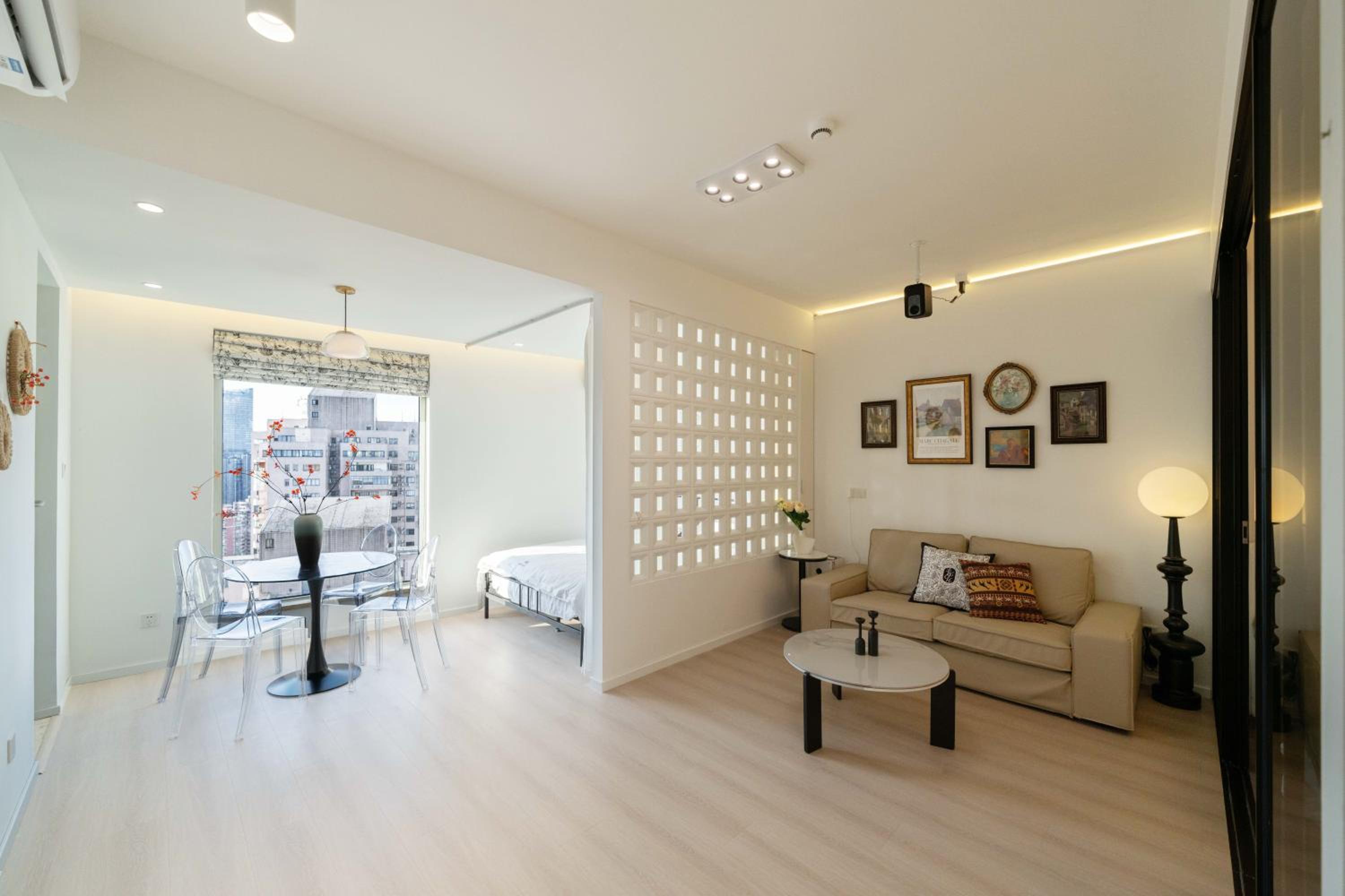 Yi Du Home with Double Views-At West Nanjing Road, Near Metro, Cards OK
