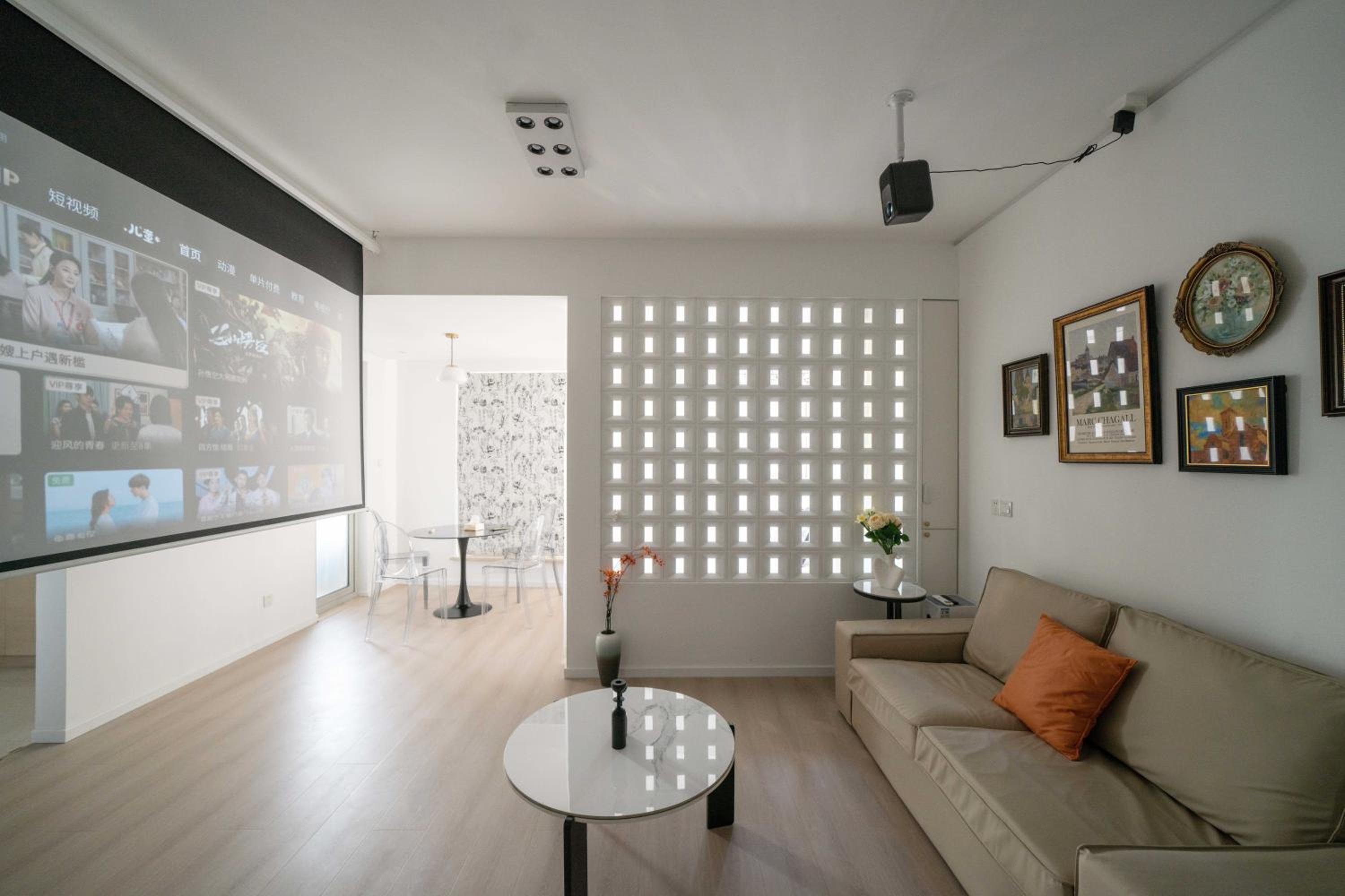 Yi Du Home with Double Views-At West Nanjing Road, Near Metro, Cards OK