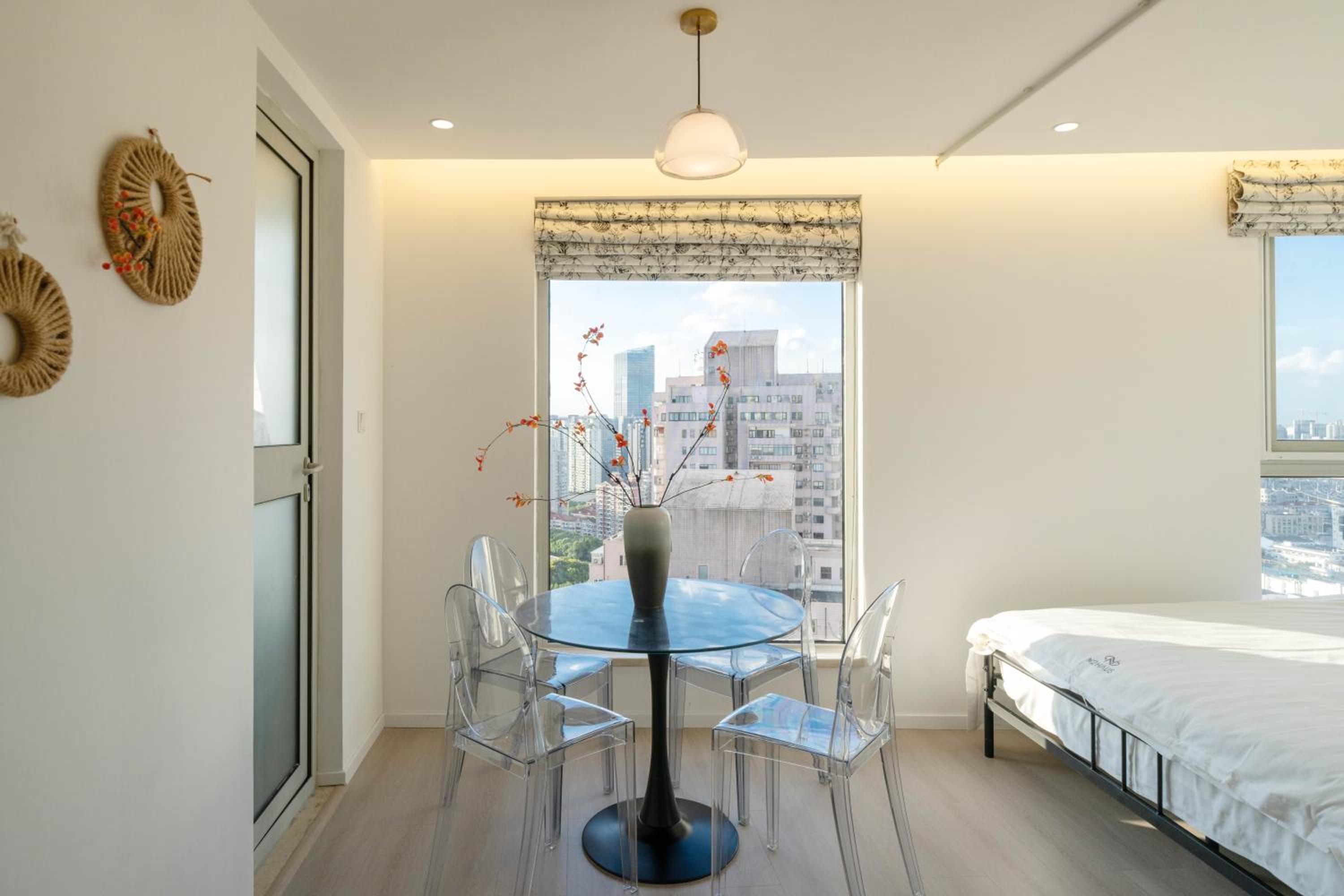 Yi Du Home with Double Views-At West Nanjing Road, Near Metro, Cards OK