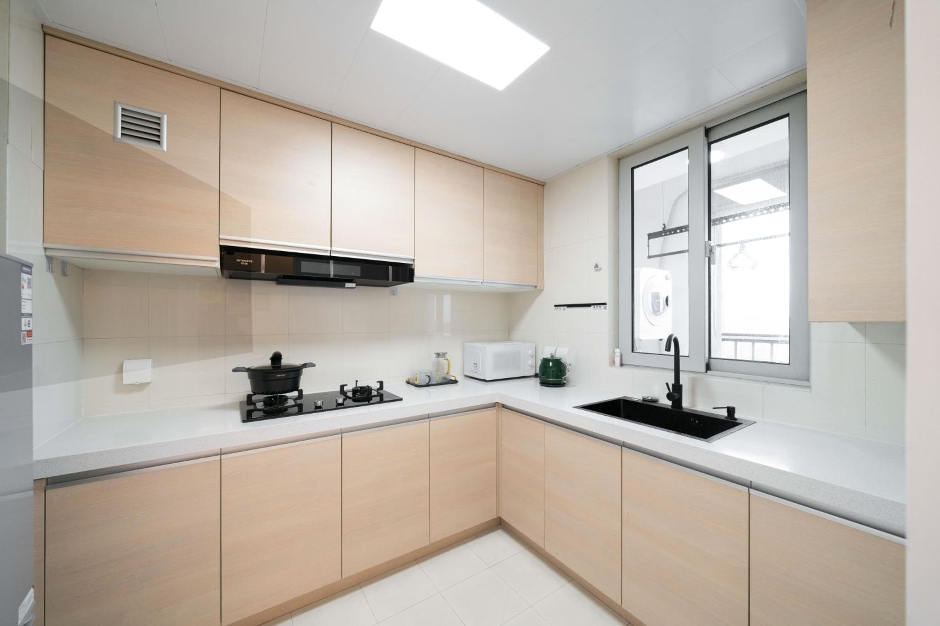 Yi Du Home with Double Views-At West Nanjing Road, Near Metro, Cards OK