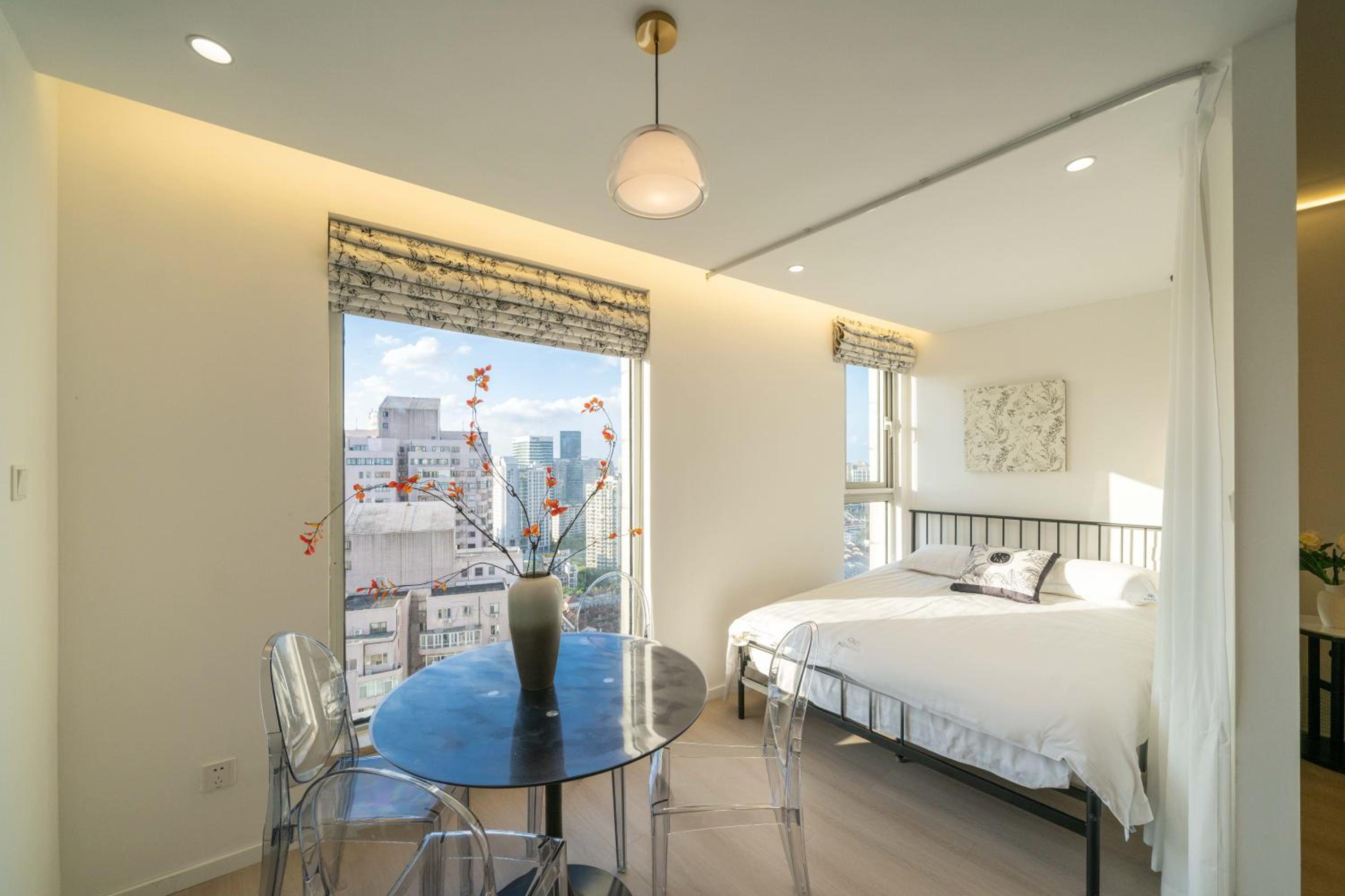 Yi Du Home with Double Views-At West Nanjing Road, Near Metro, Cards OK