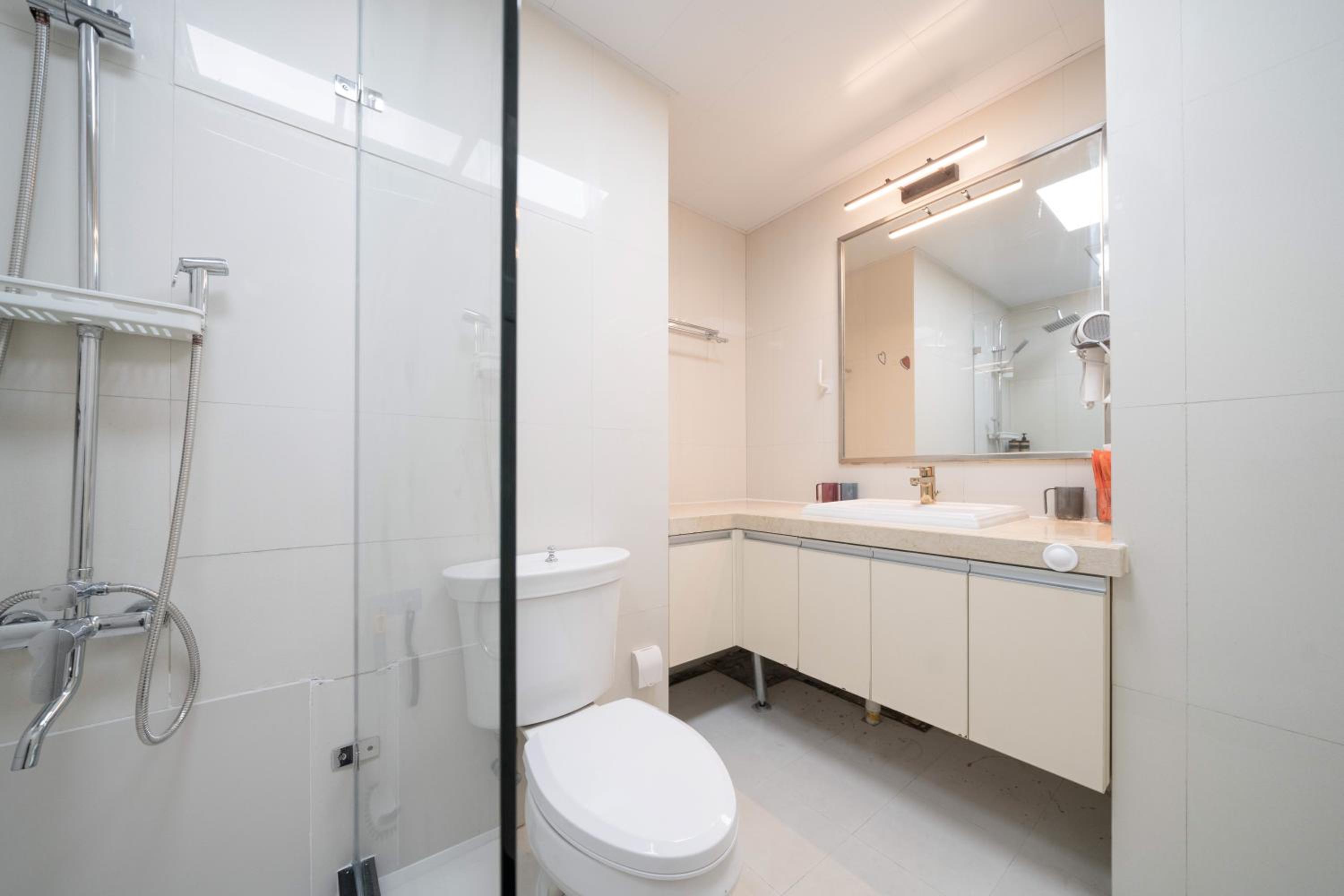 Yi Du Home with Double Views-At West Nanjing Road, Near Metro, Cards OK