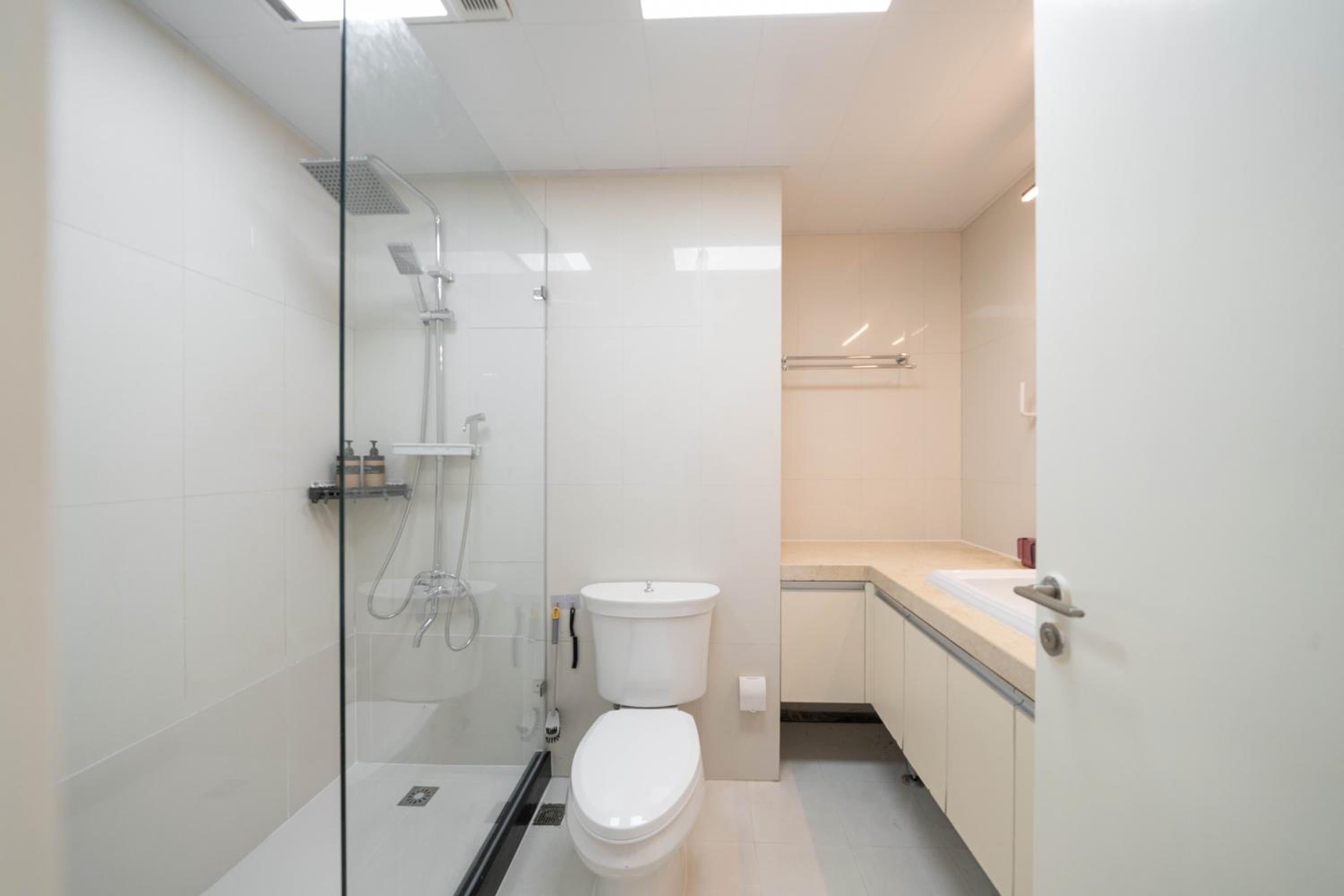 Yi Du Home with Double Views-At West Nanjing Road, Near Metro, Cards OK