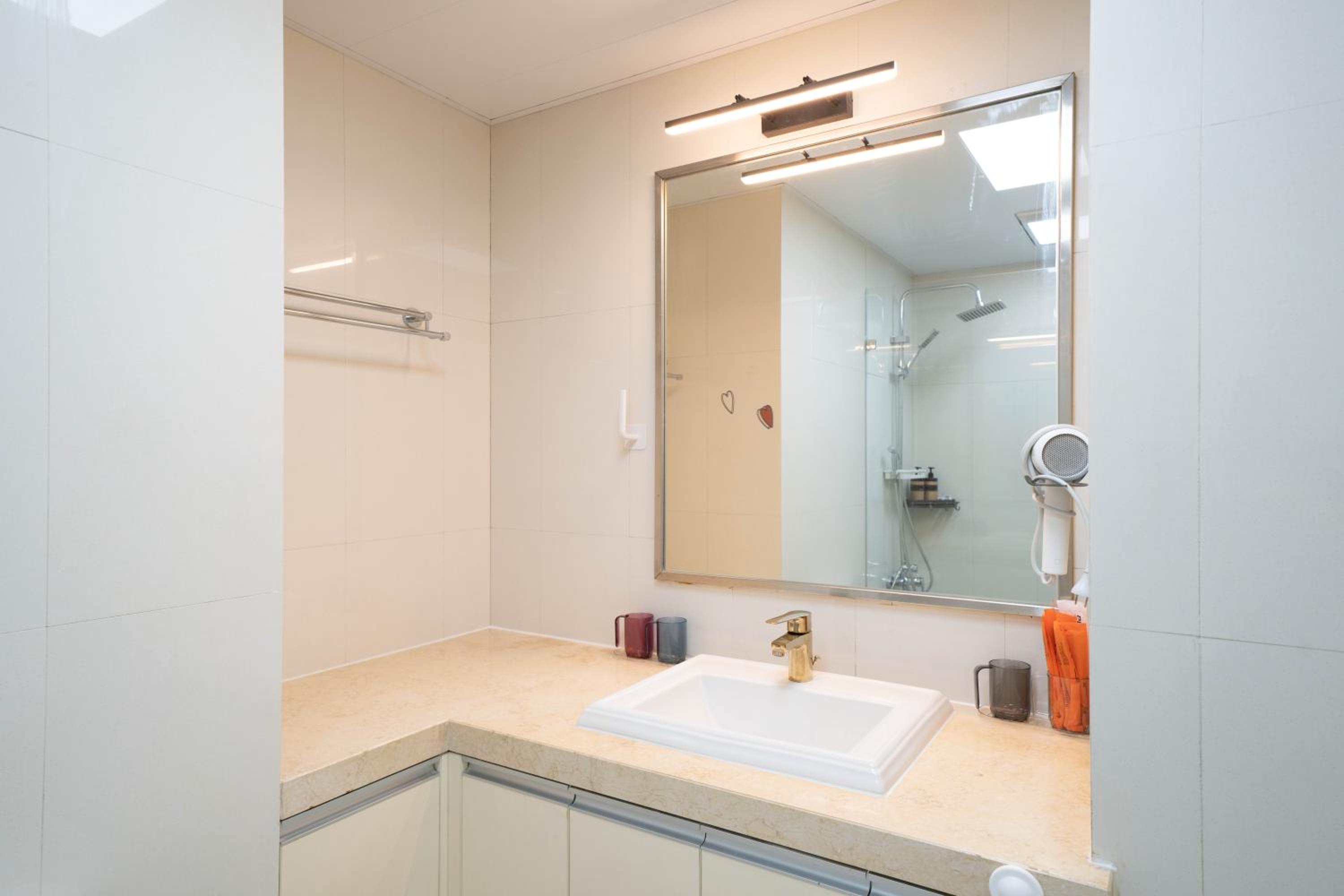 Yi Du Home with Double Views-At West Nanjing Road, Near Metro, Cards OK