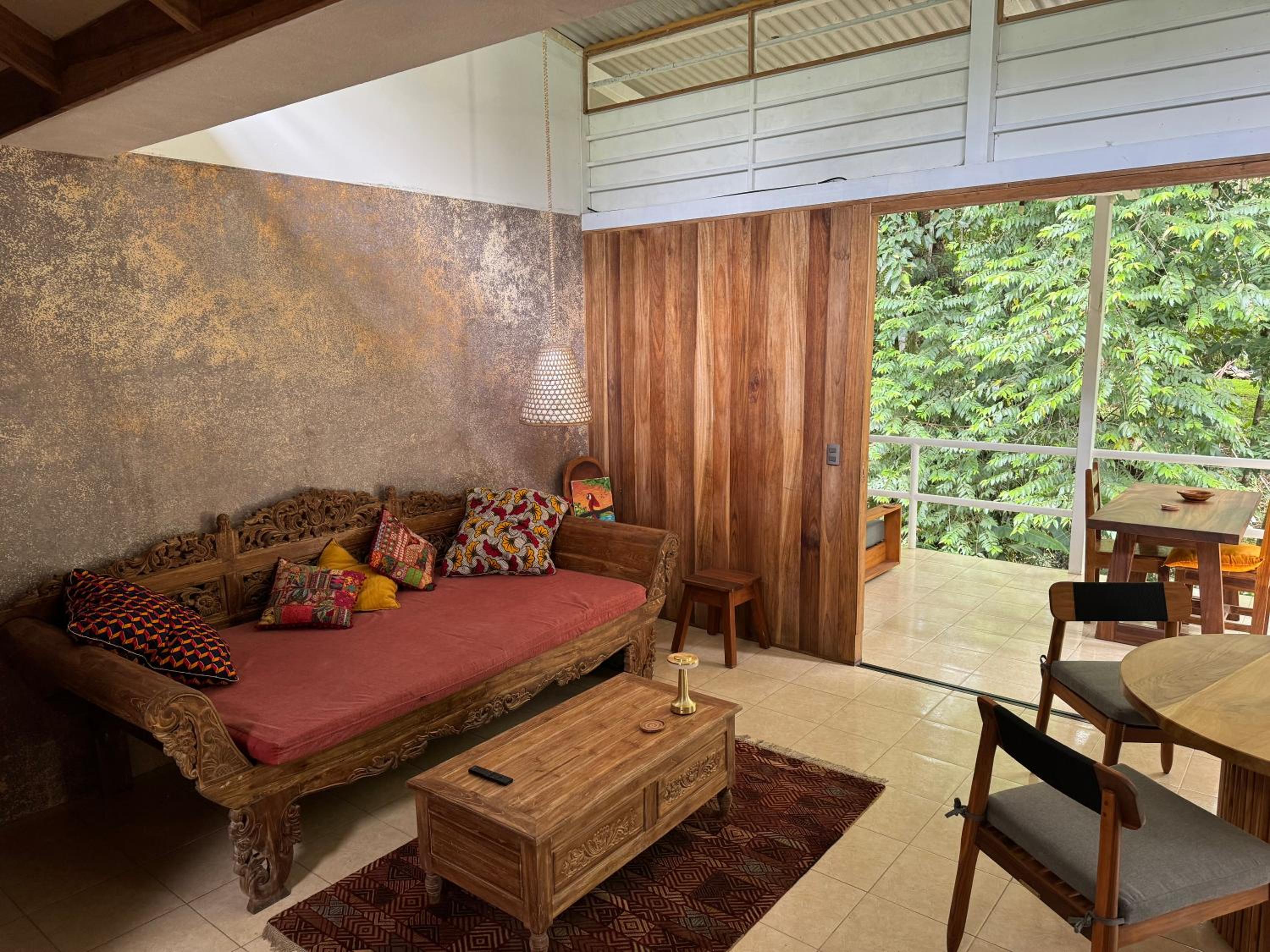 Casa Luminosa jungle villa