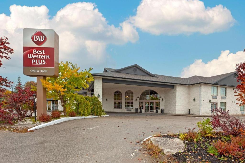 Best Western Plus Orillia Hotel - Image 1