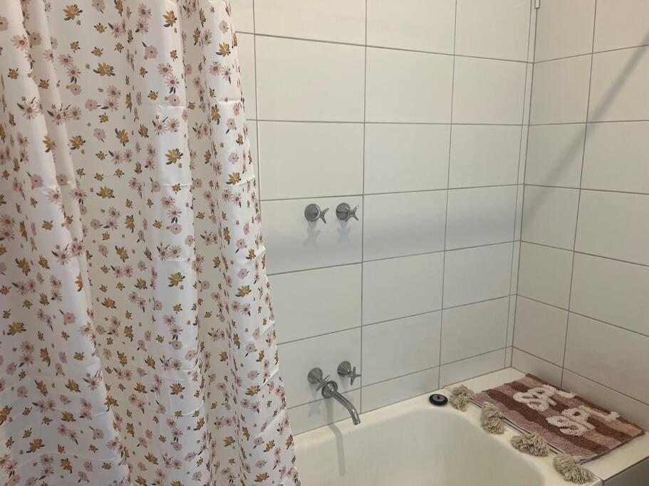 Cosy, historic & affordable 2-bed apartment - 5kms from Castlemaine, 2kms from Calder
