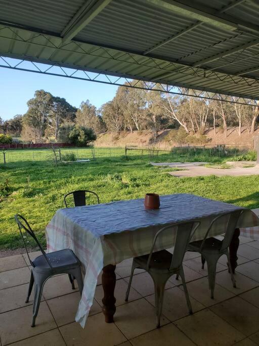 Cosy, historic & affordable 2-bed apartment - 5kms from Castlemaine, 2kms from Calder