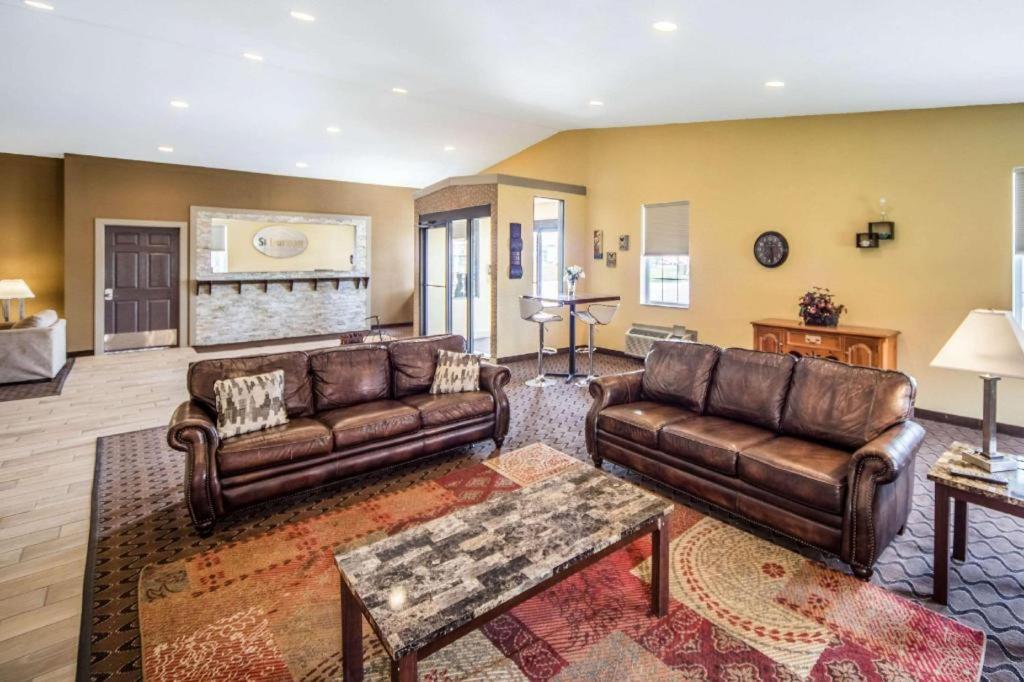 Suburban Studios Fort Wayne