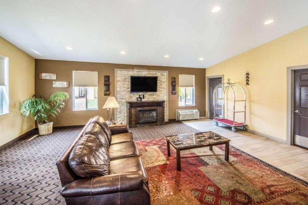 Suburban Studios Fort Wayne