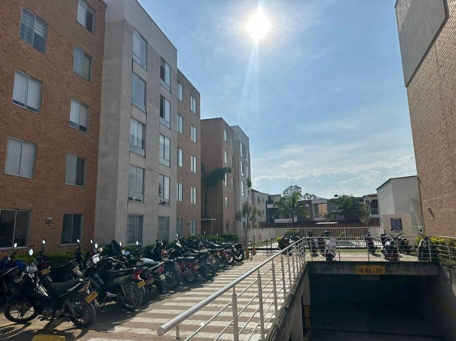 Amplio Apartamento Parqueadero y Piscina Cerca al CC Gran Plaza