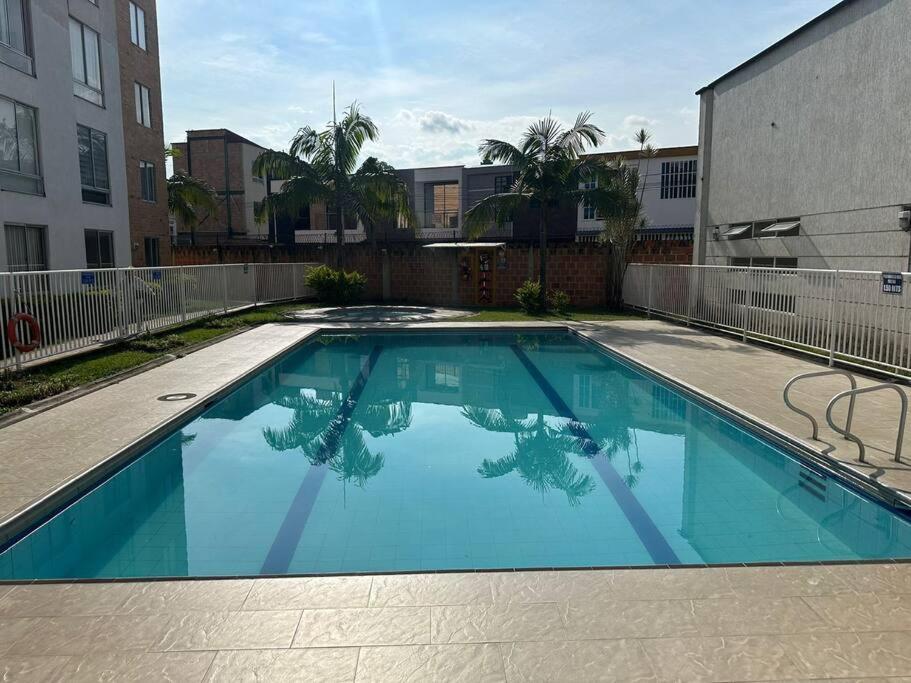 Amplio Apartamento Parqueadero y Piscina Cerca al CC Gran Plaza