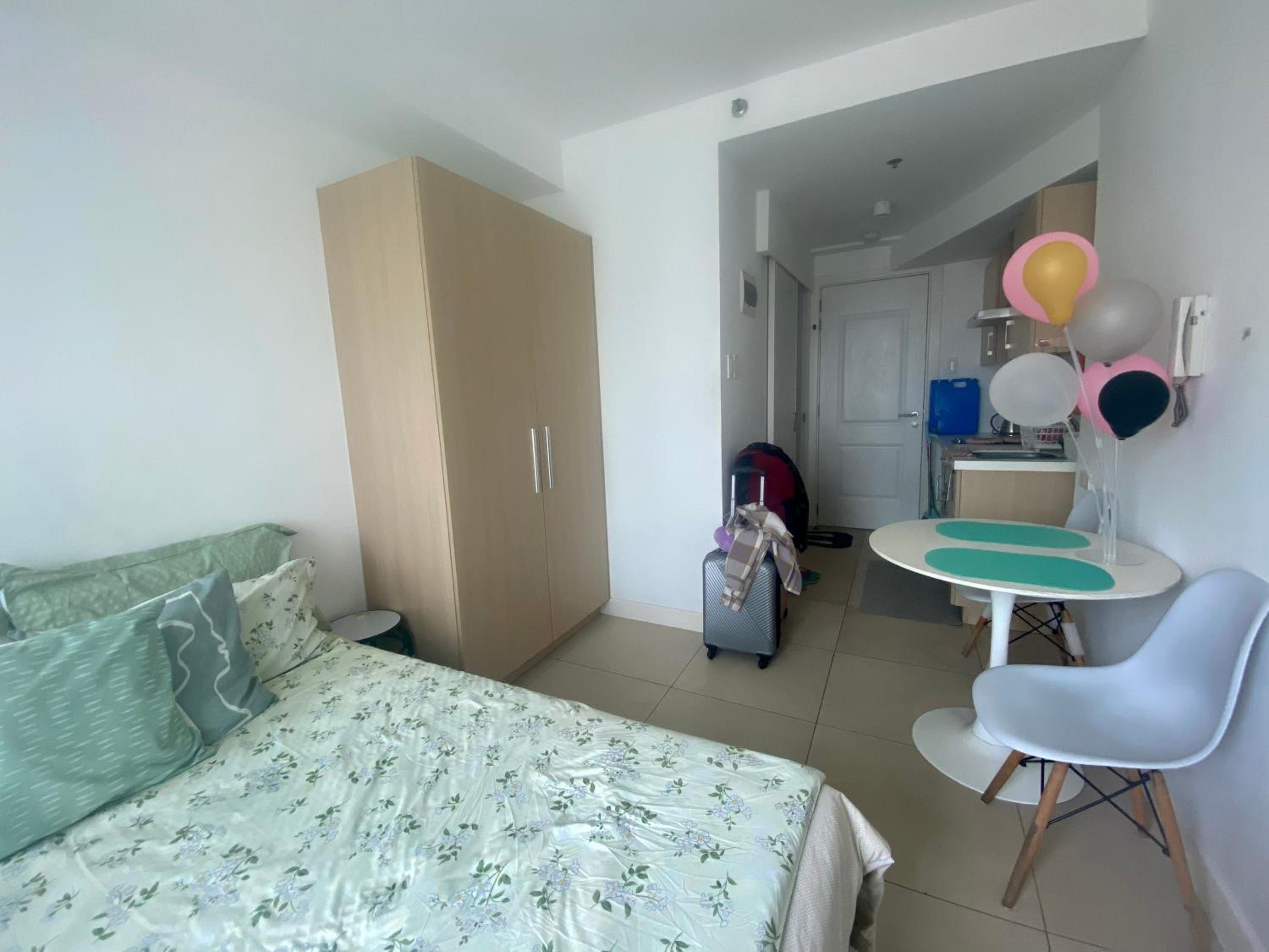 Feby Condo Staycation