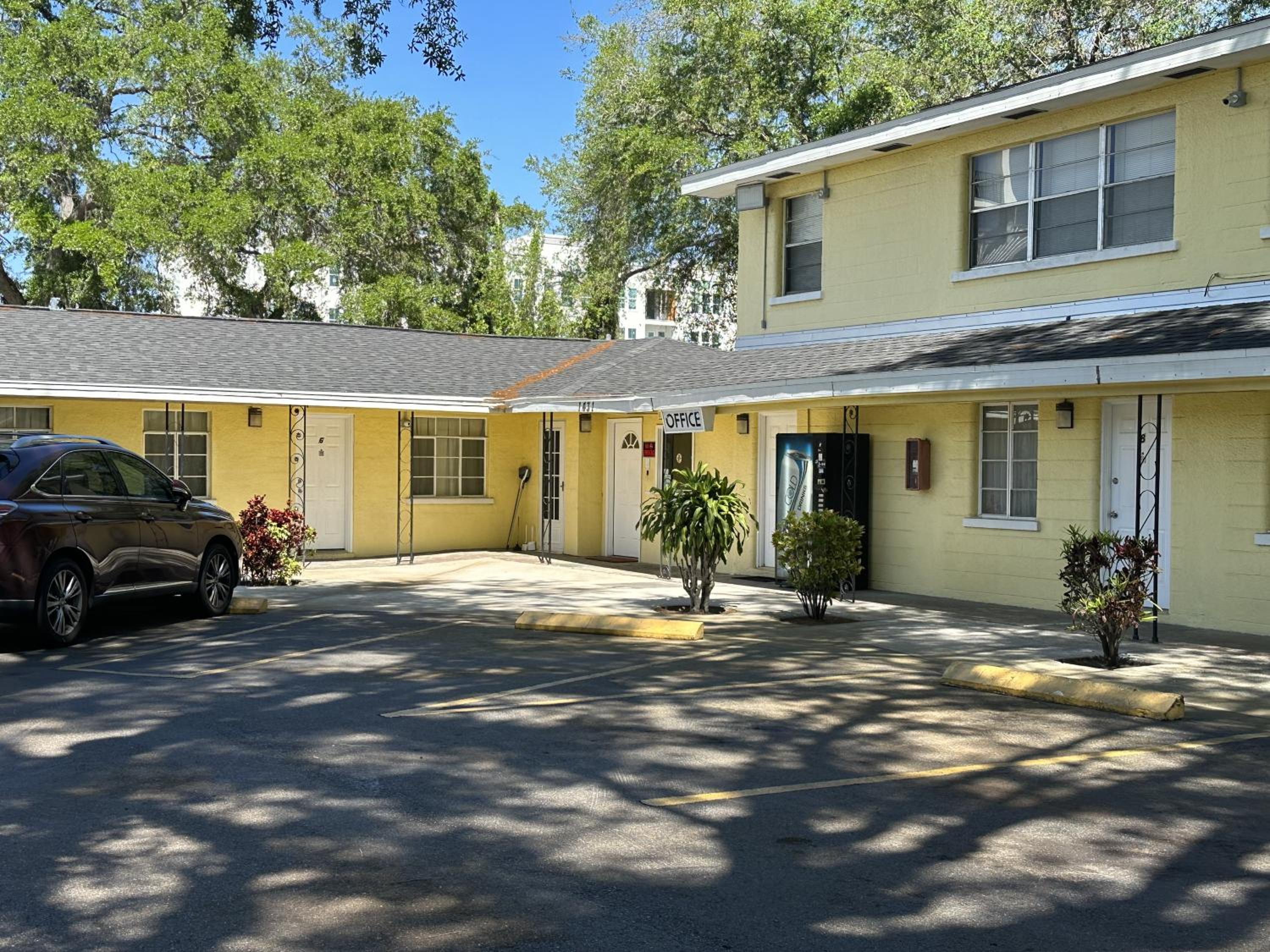 Hotel Kentucky Motel - Image 1