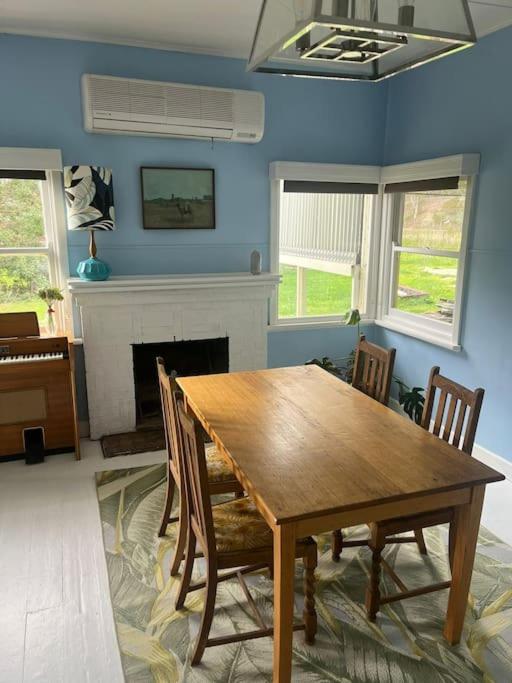 Cosy, historic and affordable entire cottage - 3 bedroom, 2 bathroom - 5kms from Castlemaine, 2kms from Calder