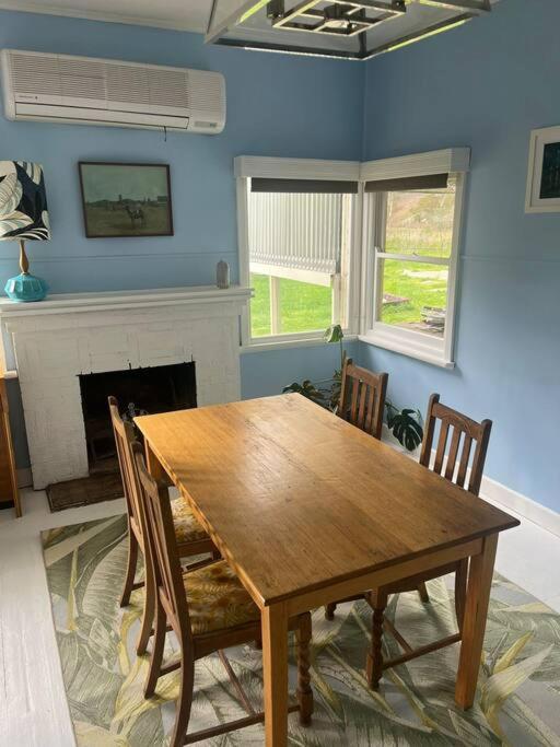 Cosy, historic and affordable entire cottage - 3 bedroom, 2 bathroom - 5kms from Castlemaine, 2kms from Calder