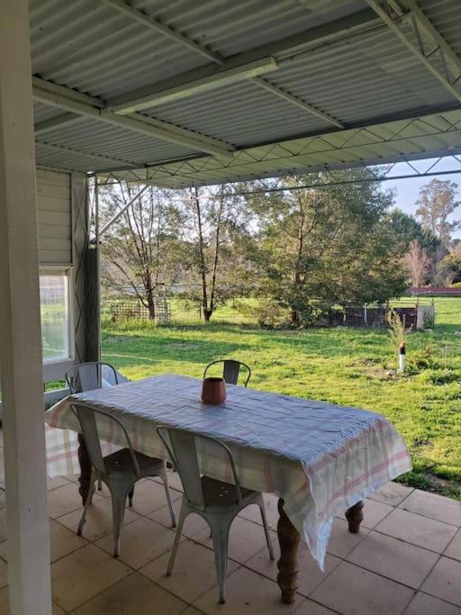 Cosy, historic and affordable entire cottage - 3 bedroom, 2 bathroom - 5kms from Castlemaine, 2kms from Calder